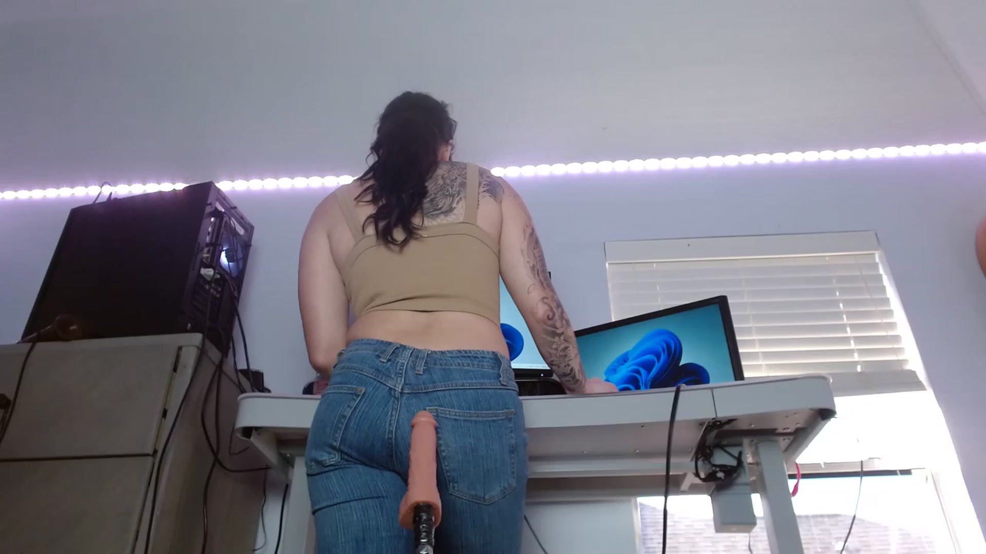 Gallery image thumbnail from BunnyNextDoor's myfreecams stream on, 12/09/2022, 20:50 image 14 of 20