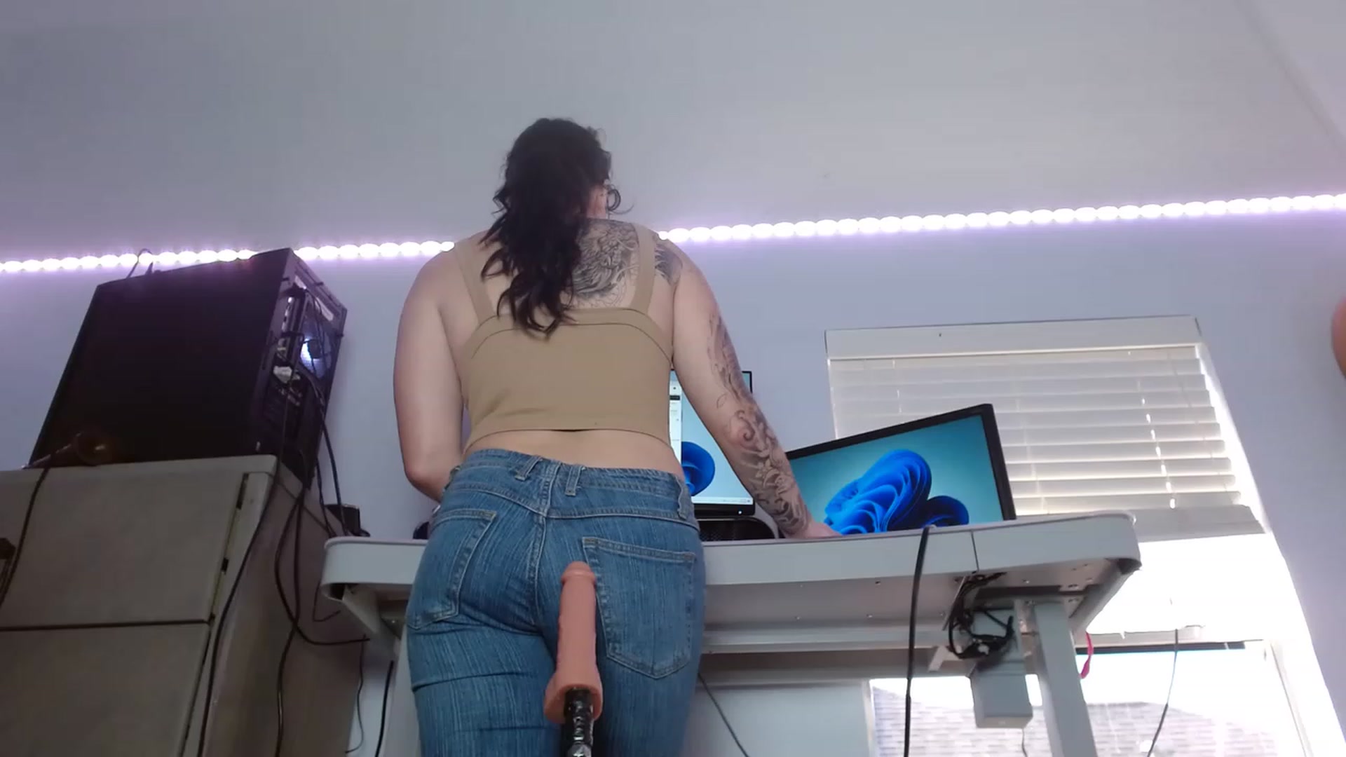 Gallery image thumbnail from BunnyNextDoor's myfreecams stream on, 12/09/2022, 20:50 image 12 of 20