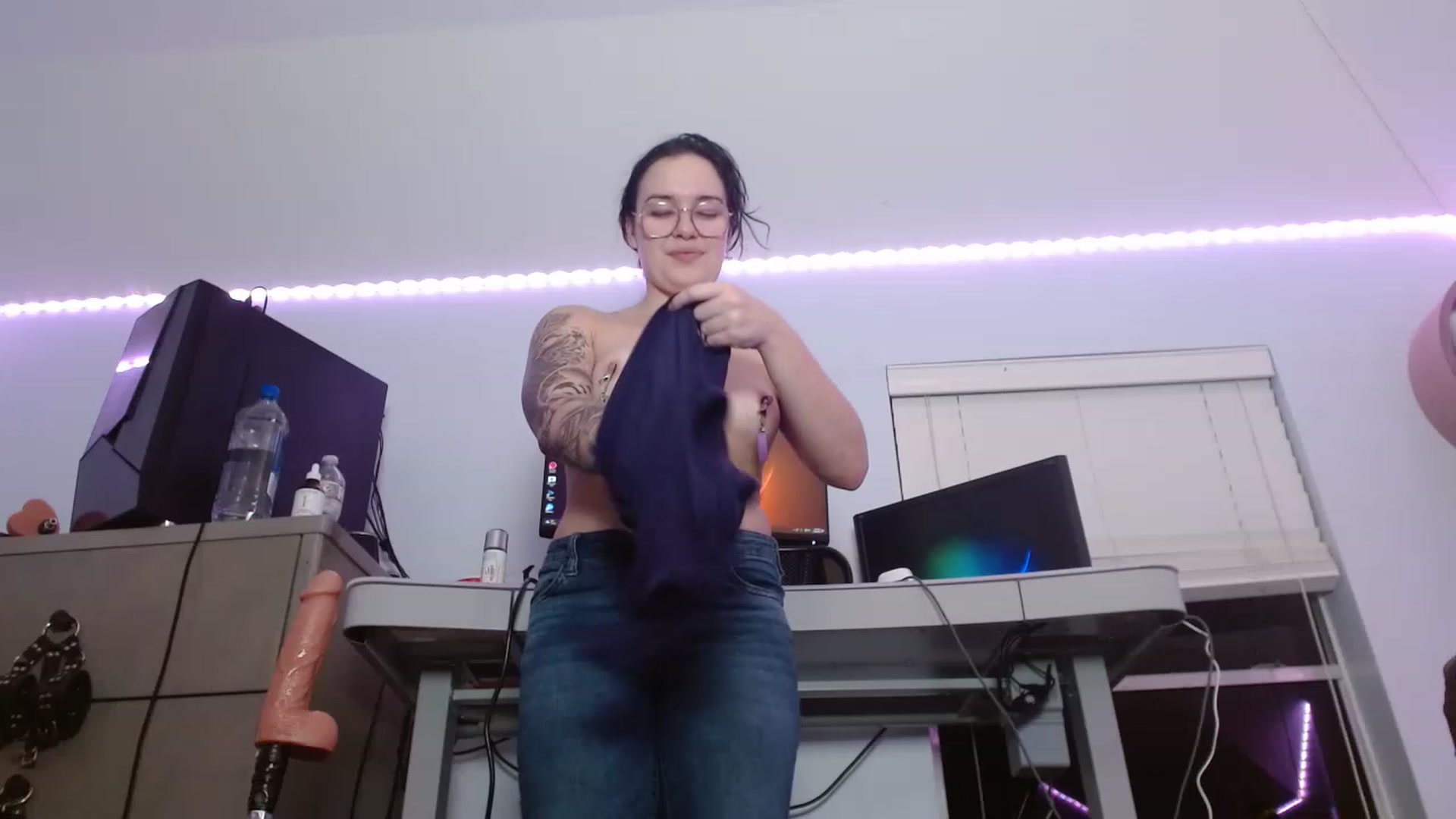 Gallery image thumbnail from BunnyNextDoor's myfreecams stream on, 01/29/2023, 03:39 image 12 of 20