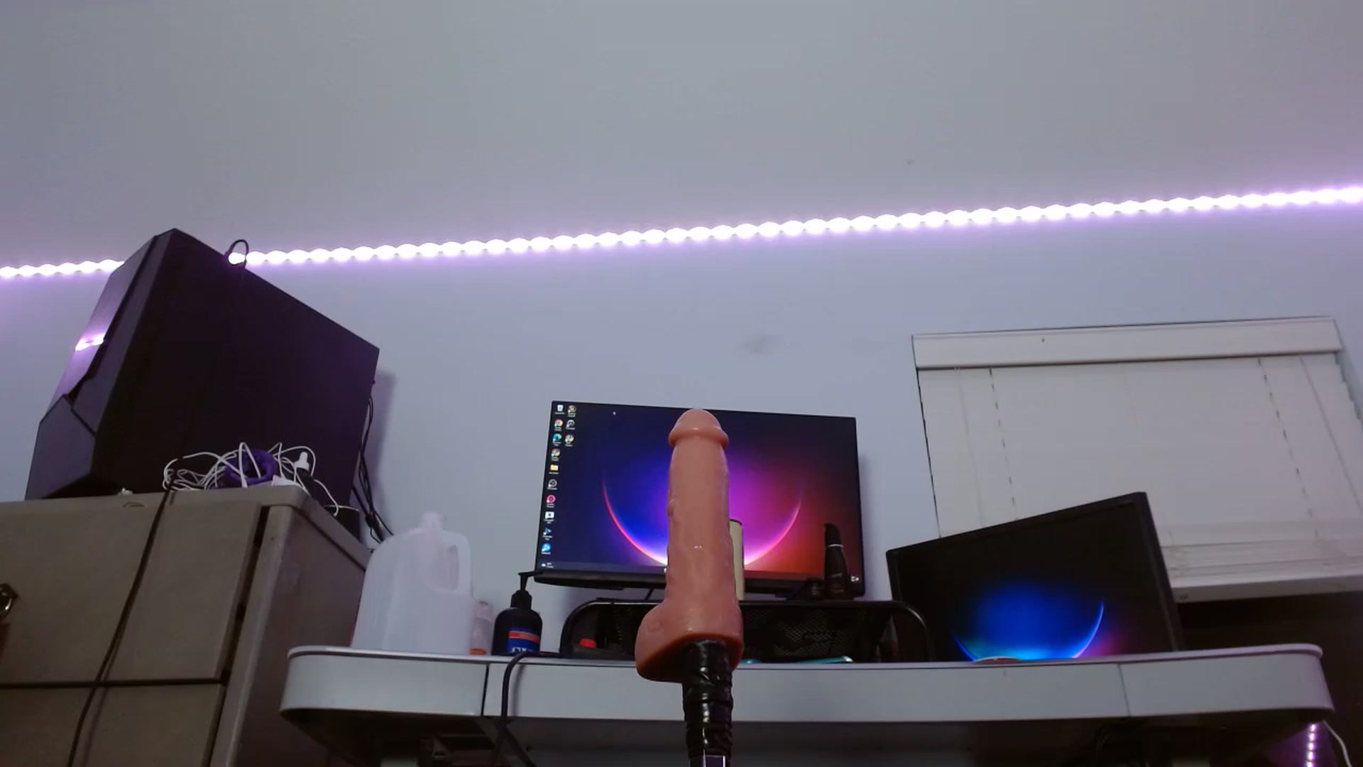 Gallery image thumbnail from BunnyNextDoor's myfreecams stream on, 02/08/2023, 02:34 image 13 of 20