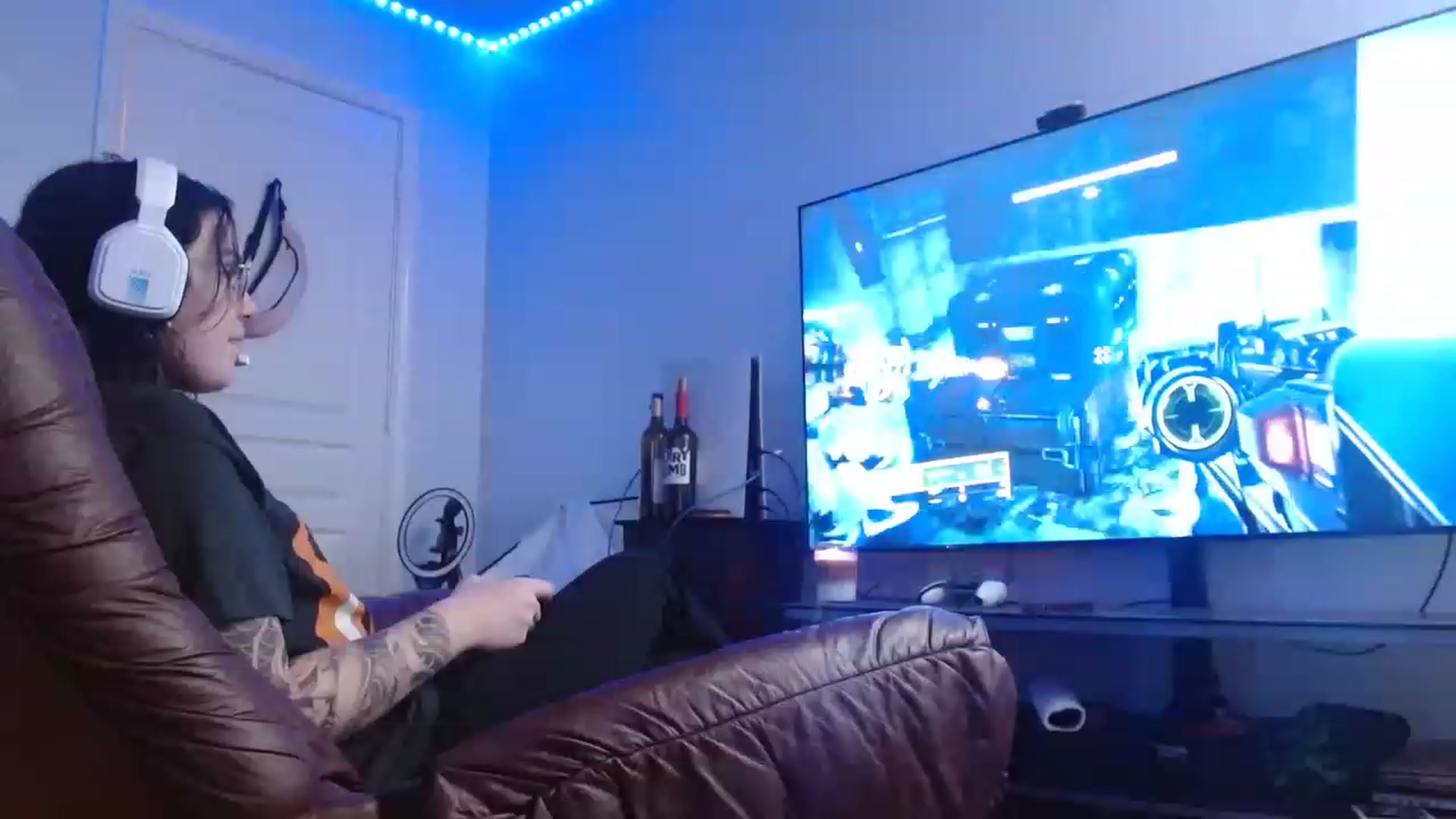 Gallery image thumbnail from BunnyNextDoor's myfreecams stream on, 02/17/2023, 03:23 image 14 of 20