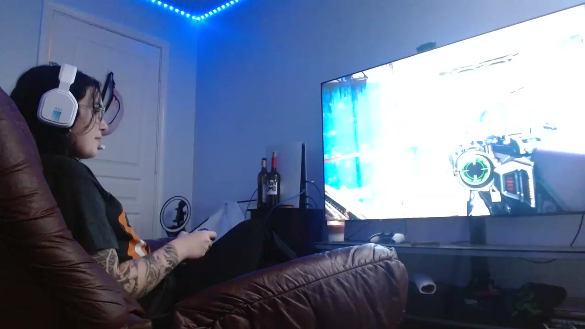 Gallery image thumbnail from BunnyNextDoor's myfreecams stream on, 02/17/2023, 03:23 image 13 of 20