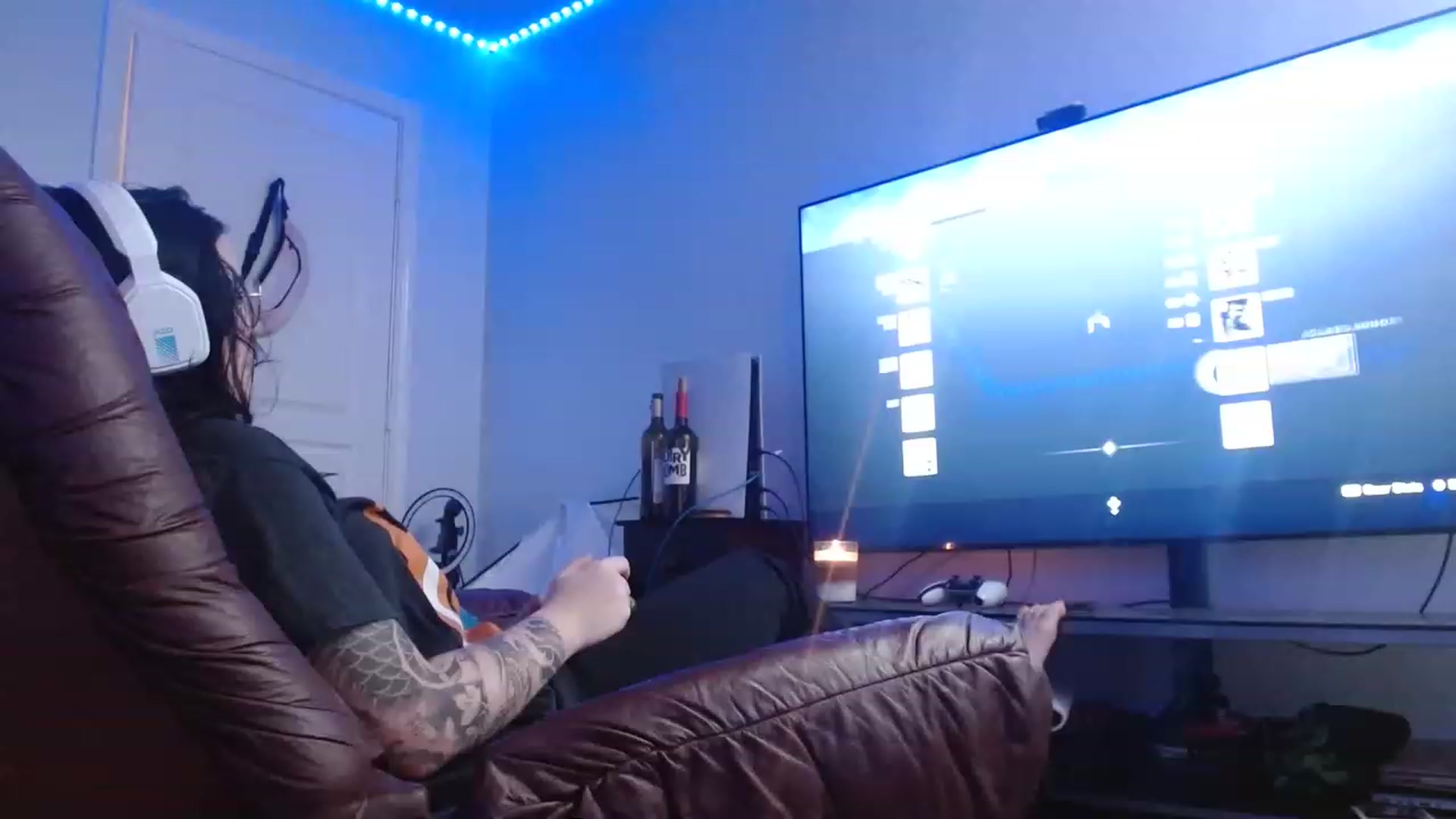 Gallery image thumbnail from BunnyNextDoor's myfreecams stream on, 02/17/2023, 03:23 image 5 of 20