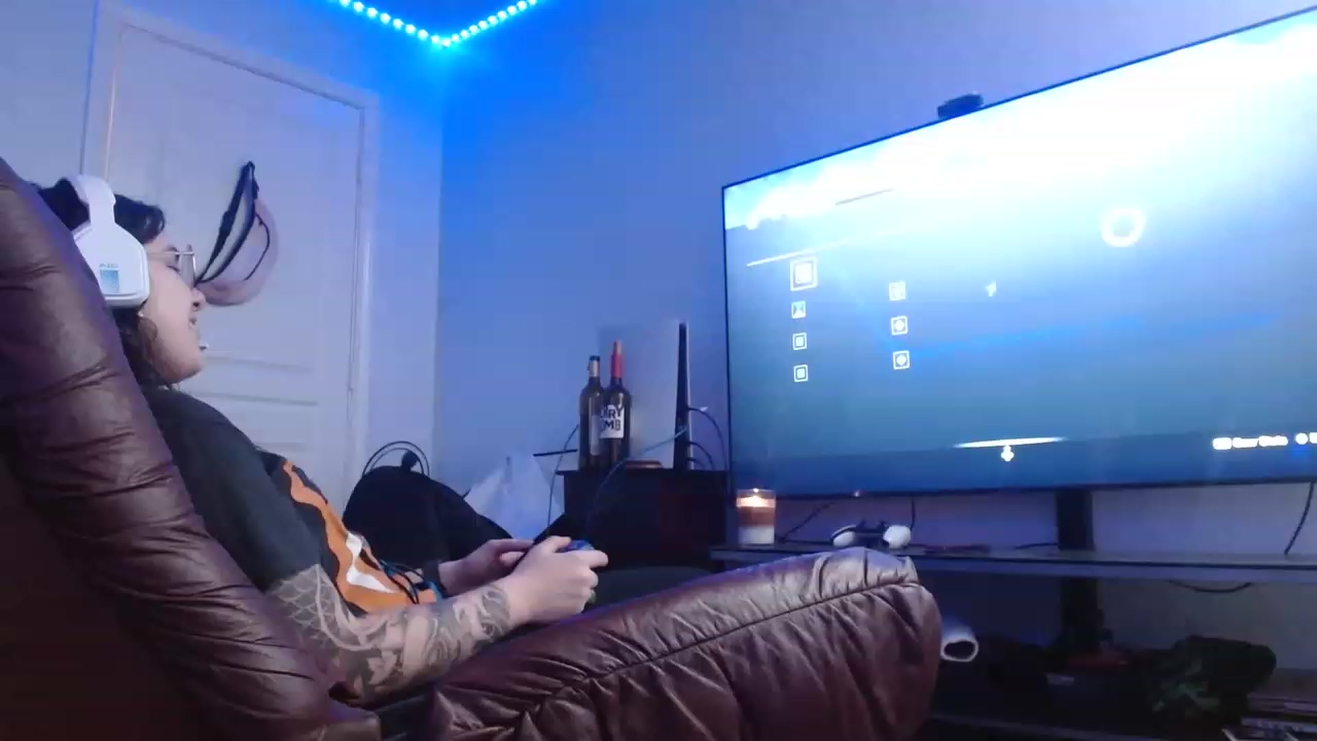 Gallery image thumbnail from BunnyNextDoor's myfreecams stream on, 02/17/2023, 03:23 image 8 of 20