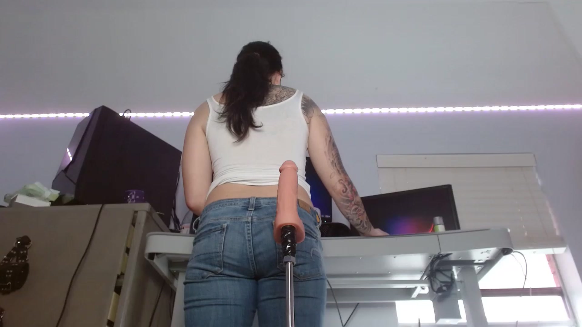 Gallery image thumbnail from BunnyNextDoor's myfreecams stream on, 03/01/2023, 17:51 image 17 of 20
