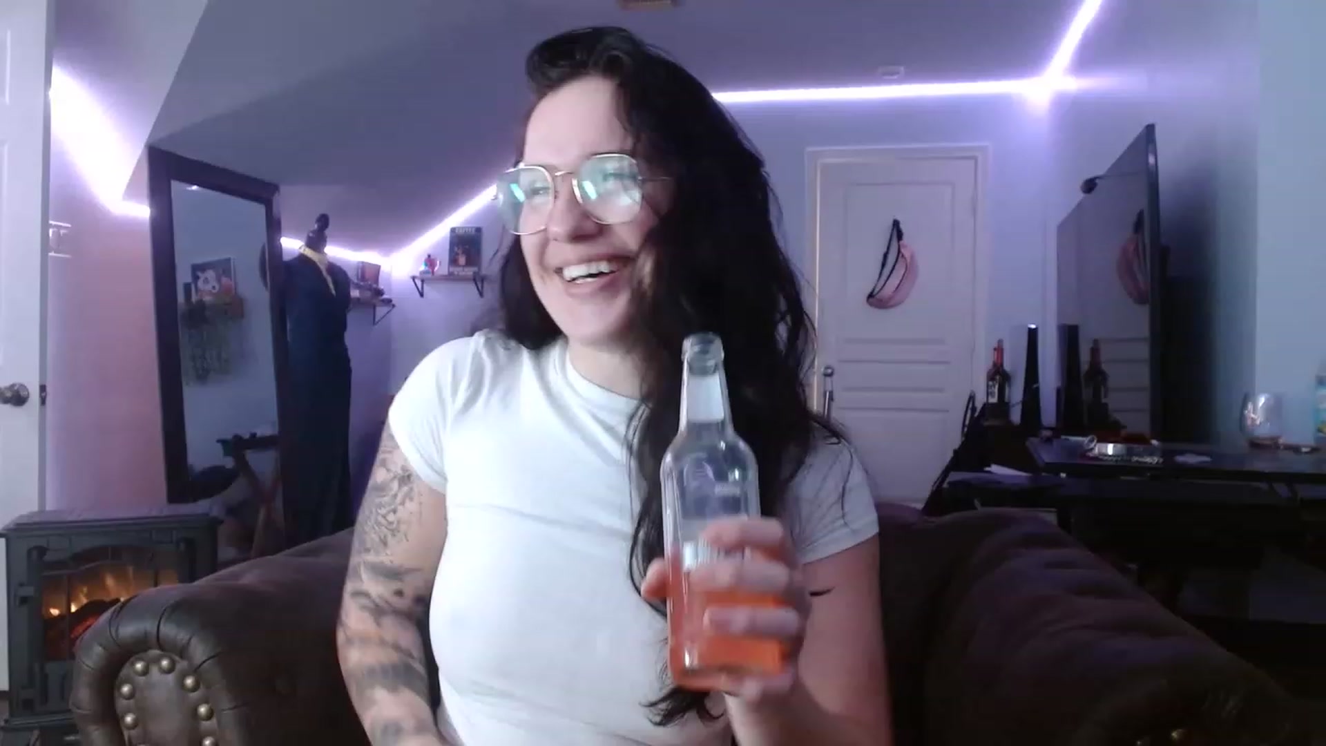 Gallery image thumbnail from BunnyNextDoor's myfreecams stream on, 03/08/2023, 17:47 image 17 of 20