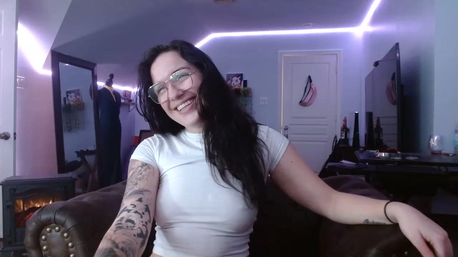 Gallery image thumbnail from BunnyNextDoor's myfreecams stream on, 03/08/2023, 17:47 image 16 of 20