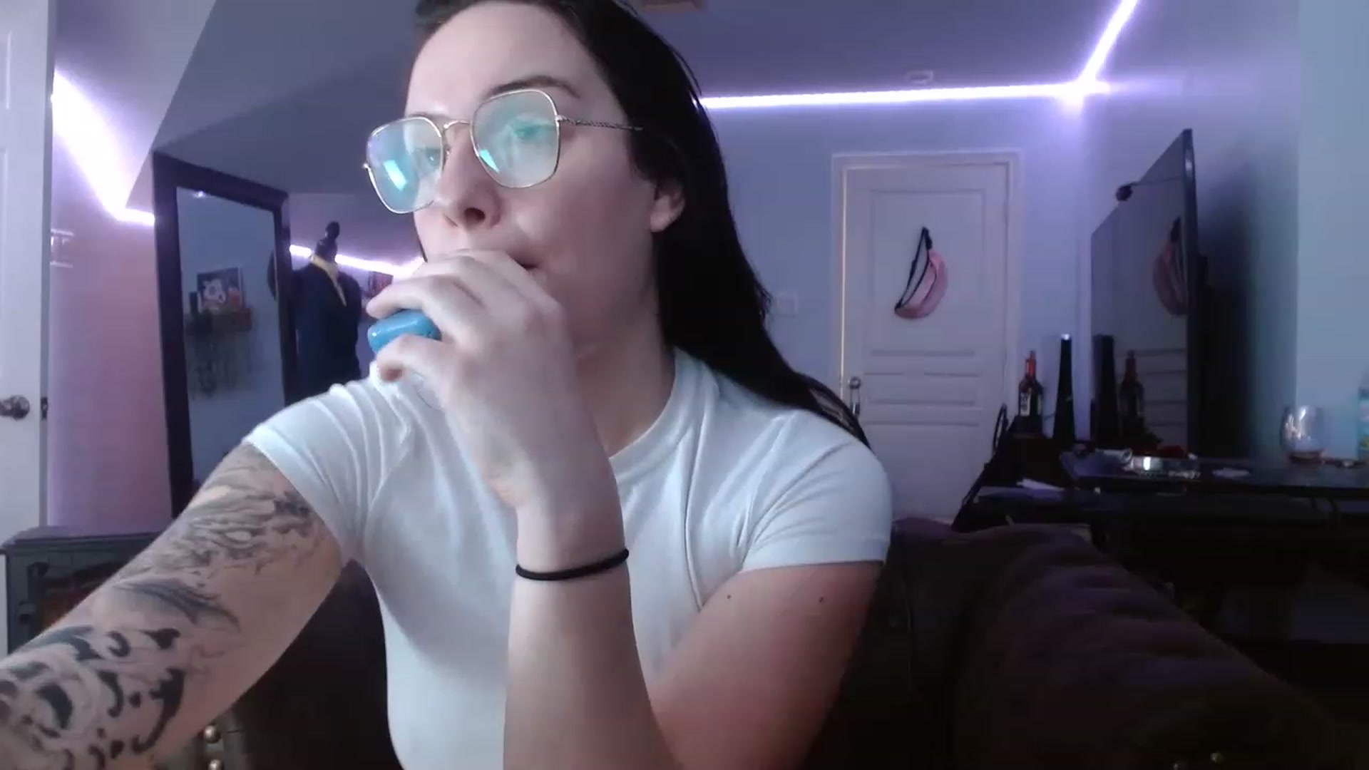 Gallery image thumbnail from BunnyNextDoor's myfreecams stream on, 03/08/2023, 17:47 image 14 of 20