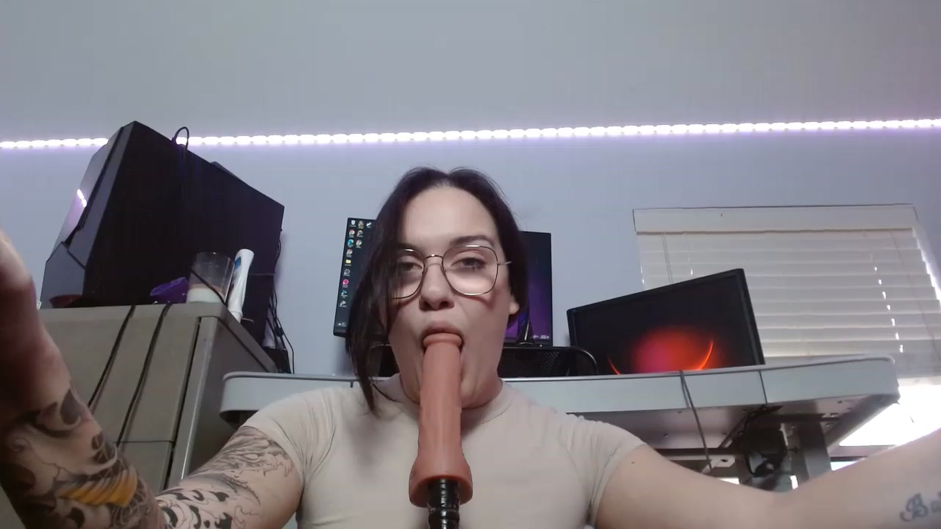 Gallery image thumbnail from BunnyNextDoor's myfreecams stream on, 03/13/2023, 15:52 image 6 of 20