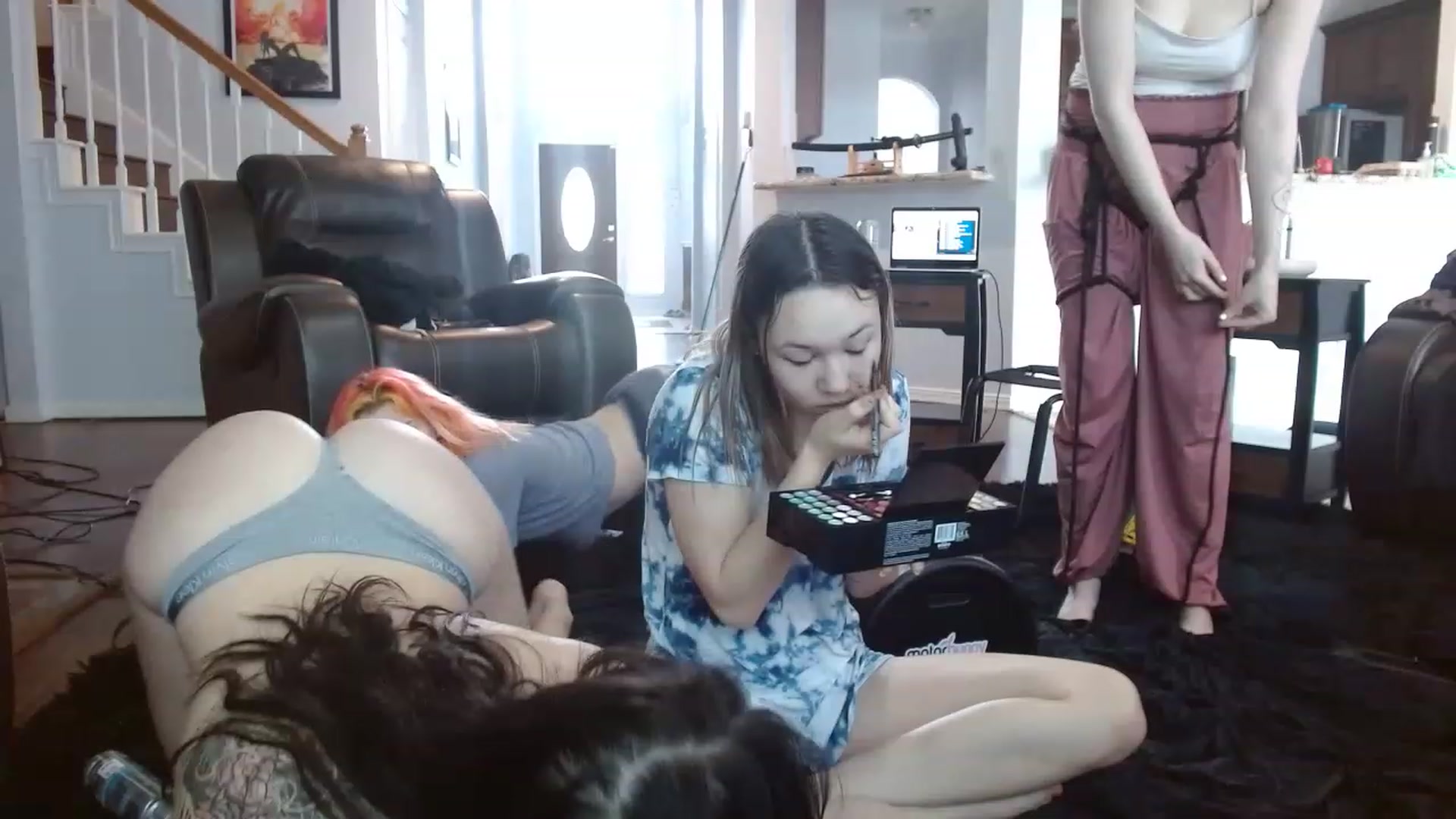 Gallery image thumbnail from BunnyNextDoor's myfreecams stream on, 03/20/2023, 17:04 image 6 of 20