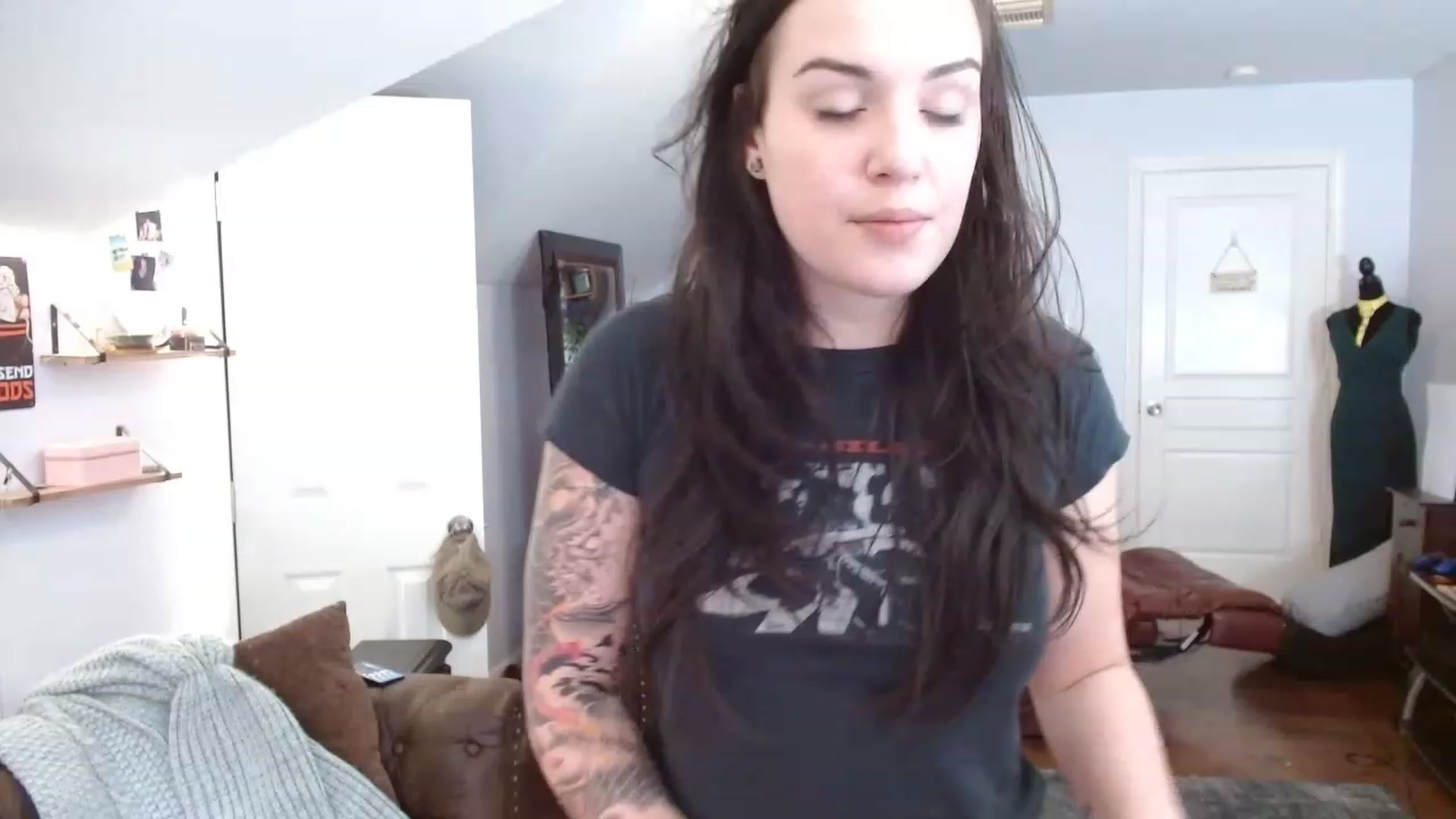 Gallery image thumbnail from BunnyNextDoor's myfreecams stream on, 04/19/2023, 18:52 image 18 of 20