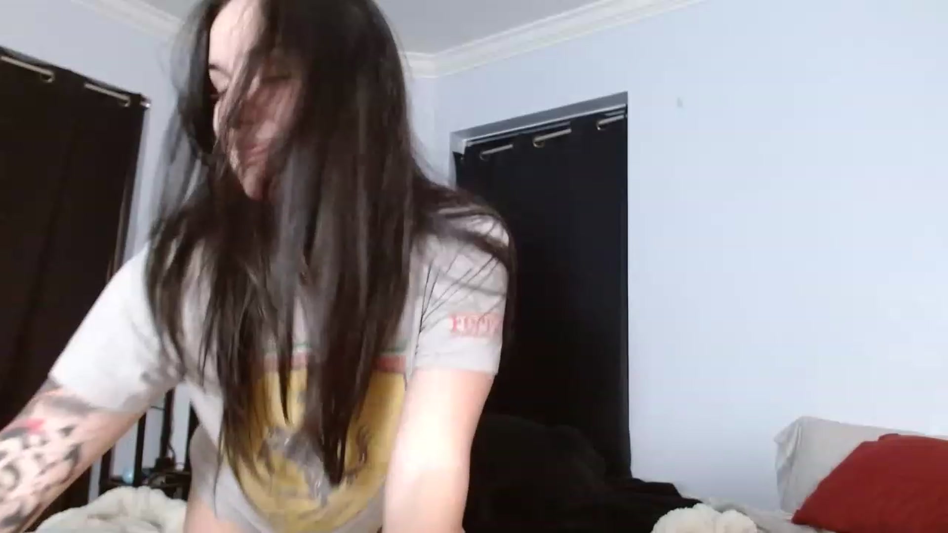 Gallery image thumbnail from BunnyNextDoor's myfreecams stream on, 05/01/2023, 01:40 image 5 of 20