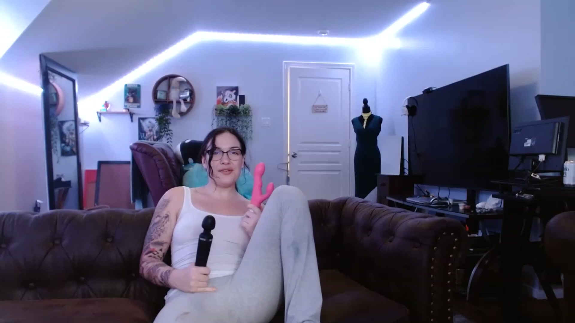 Gallery image thumbnail from BunnyNextDoor's myfreecams stream on, 05/12/2023, 20:25 image 10 of 20
