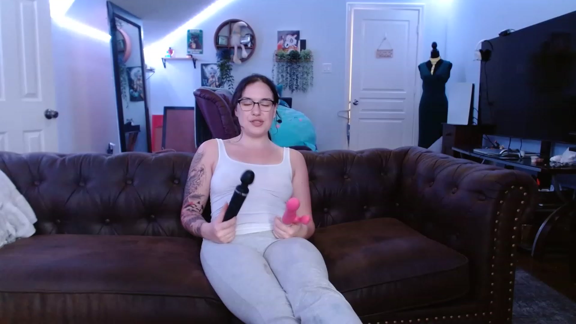 Gallery image thumbnail from BunnyNextDoor's myfreecams stream on, 05/12/2023, 20:25 image 11 of 20
