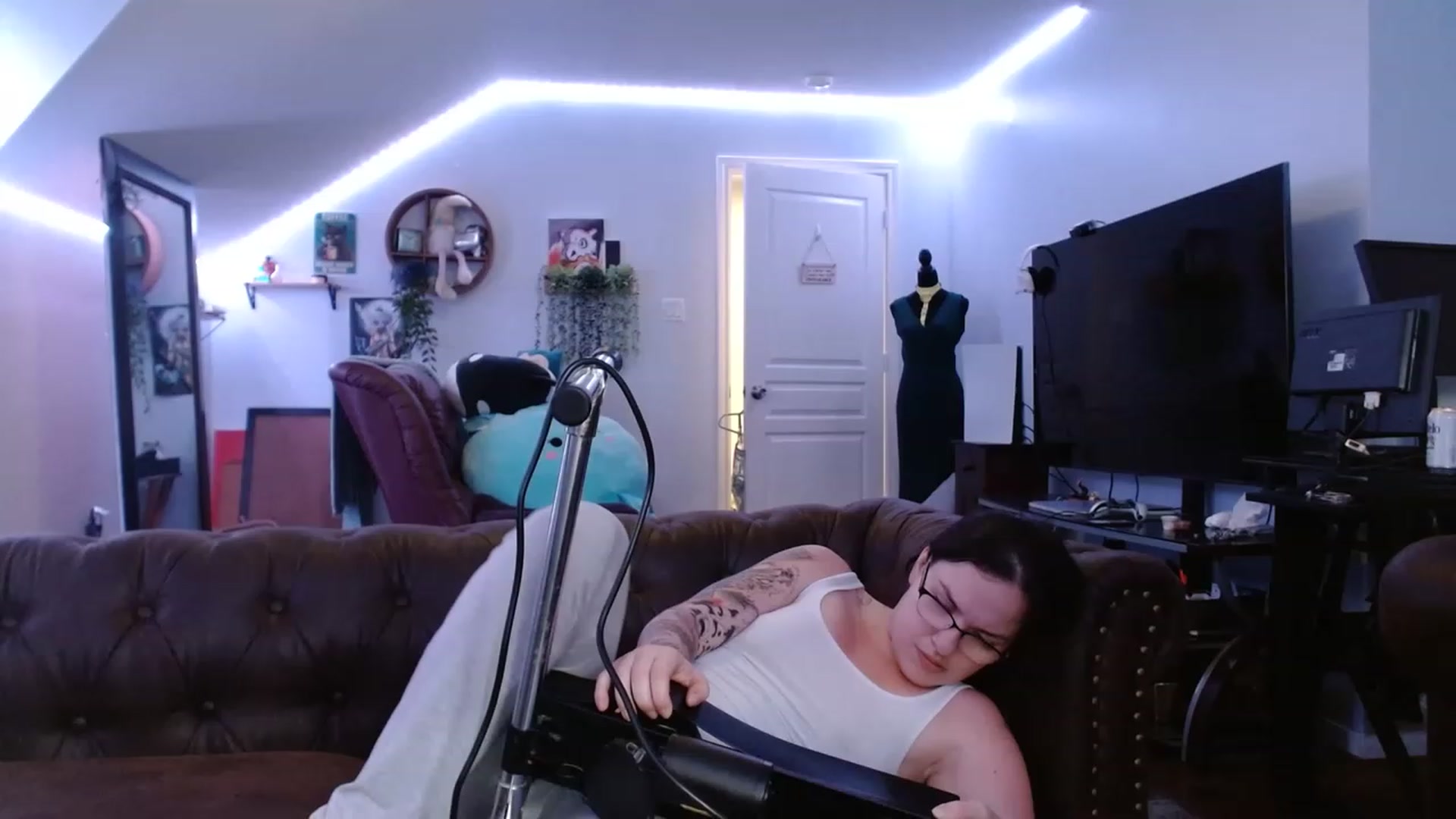 Gallery image thumbnail from BunnyNextDoor's myfreecams stream on, 05/12/2023, 20:25 image 1 of 20