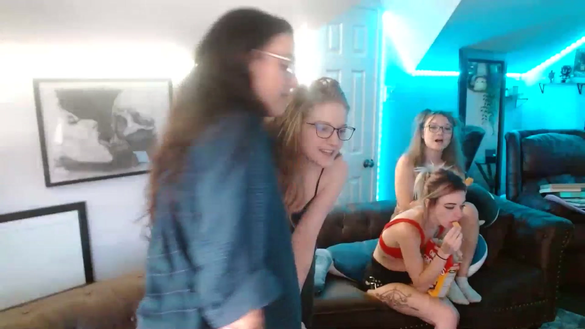 Gallery image thumbnail from BunnyNextDoor's myfreecams stream on, 06/29/2023, 16:32 image 12 of 20