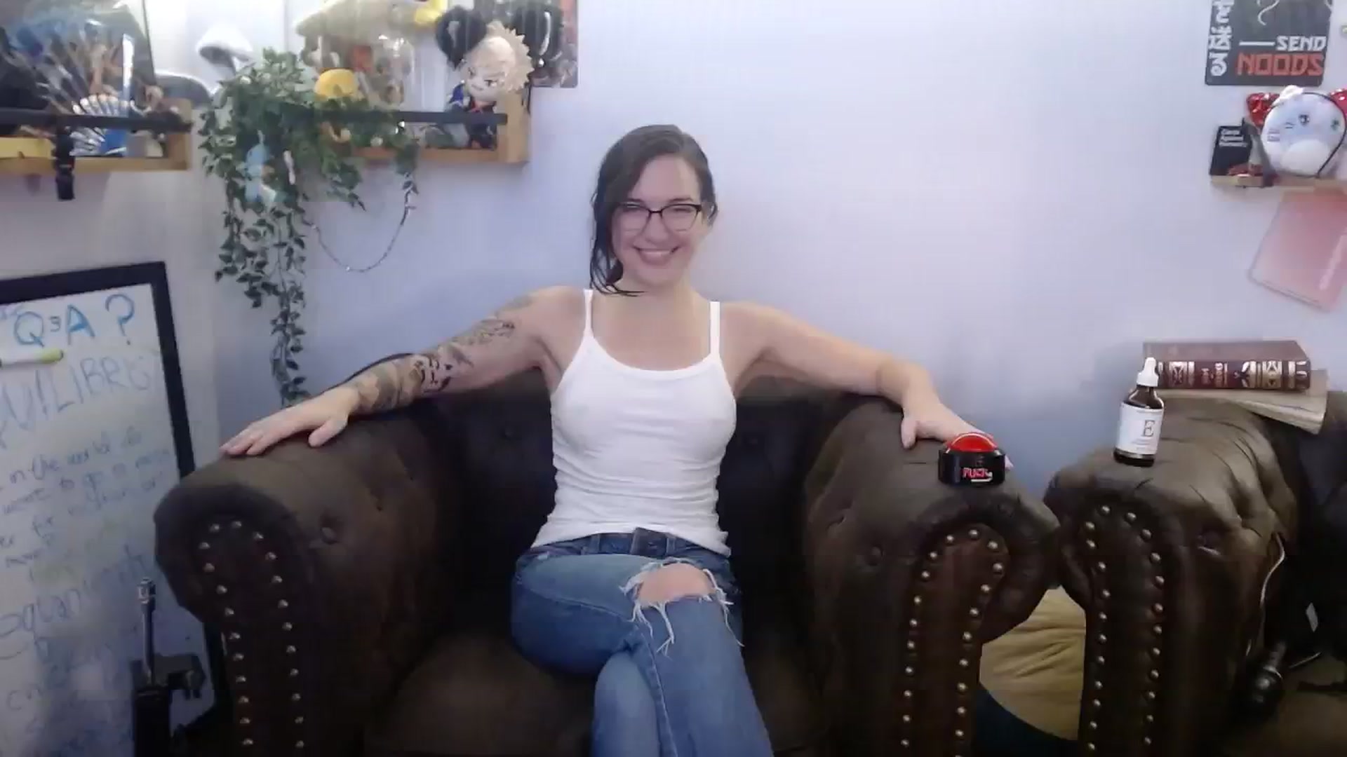 Gallery image thumbnail from BunnyNextDoor's myfreecams stream on, 08/03/2023, 16:42 image 6 of 20