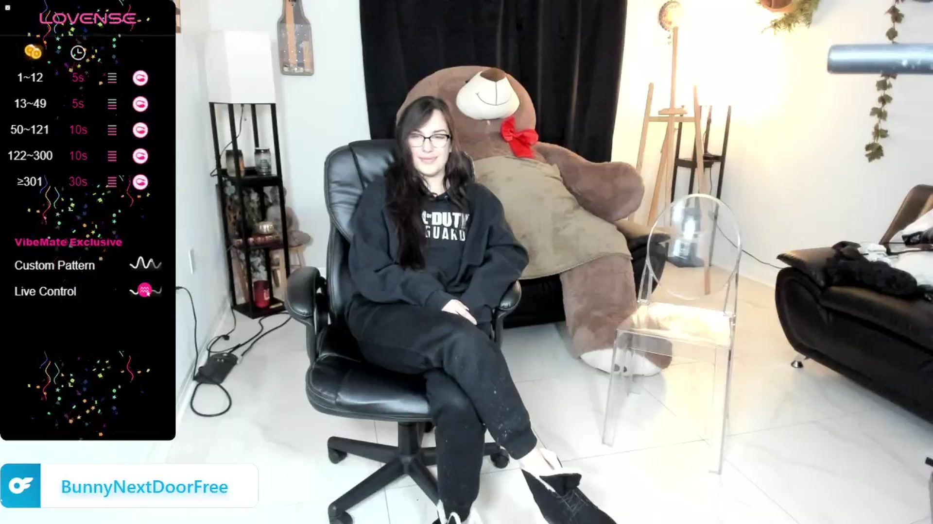 Gallery image thumbnail from BunnyNextDoor's myfreecams stream on, 01/02/2024, 24:02 image 14 of 20