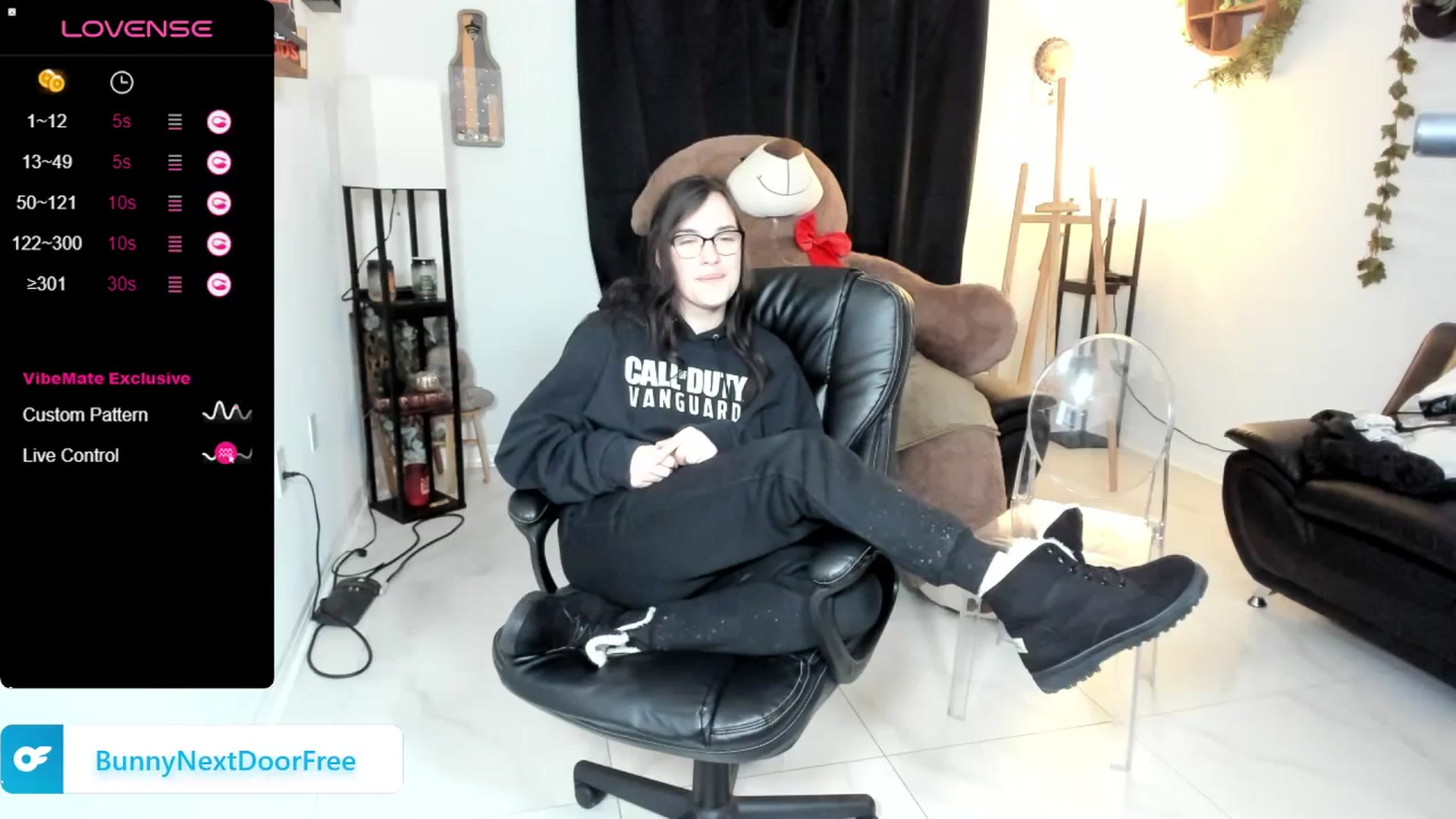 Gallery image thumbnail from BunnyNextDoor's myfreecams stream on, 01/02/2024, 01:38 image 1 of 20