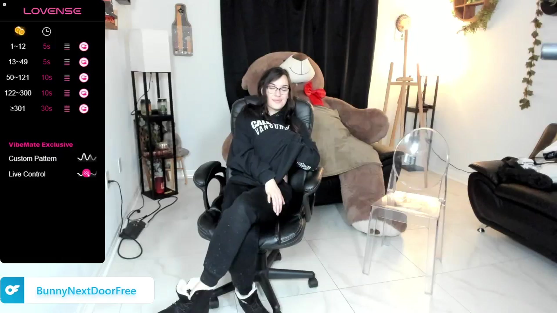 Gallery image thumbnail from BunnyNextDoor's myfreecams stream on, 01/02/2024, 01:38 image 3 of 20