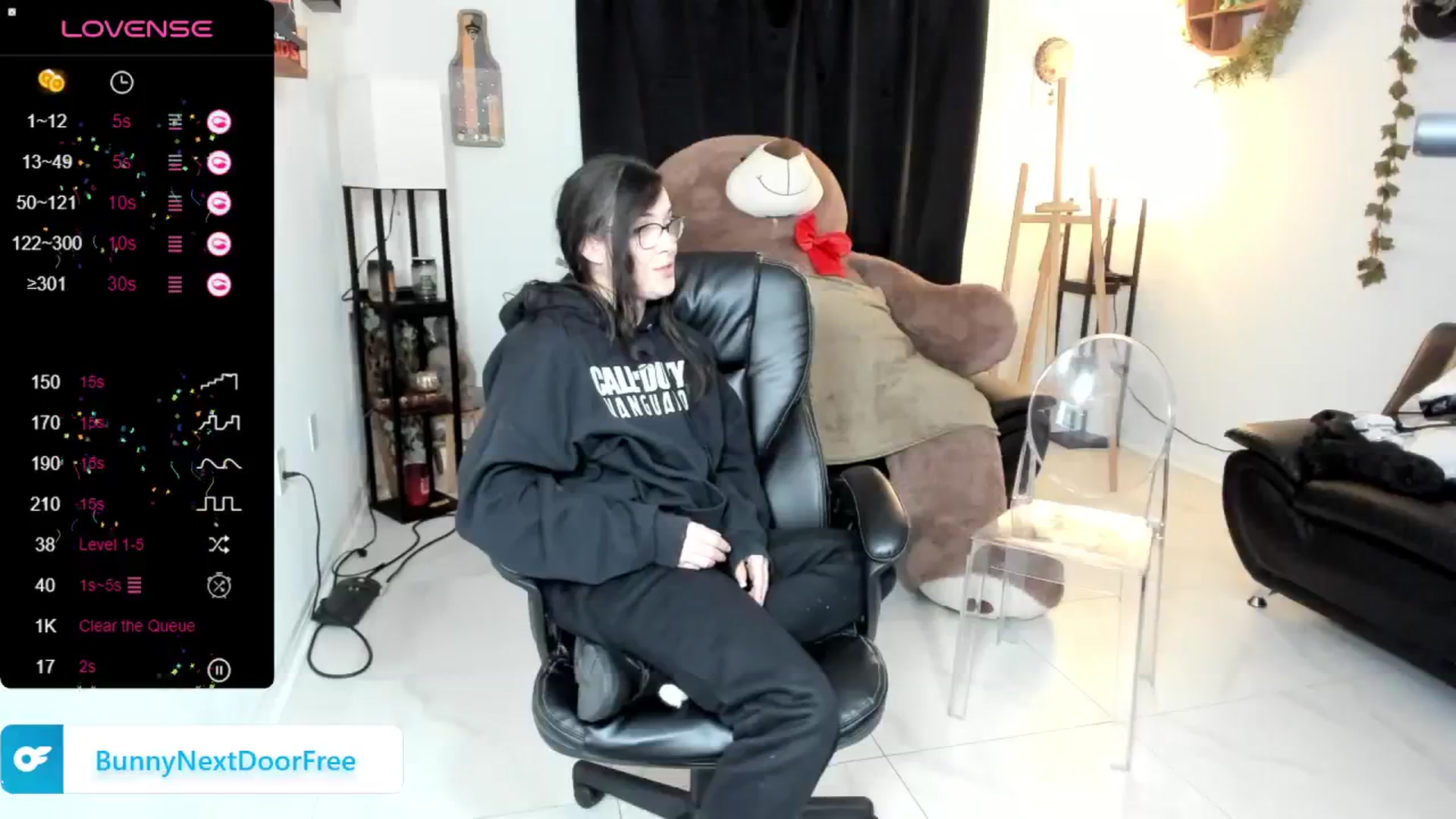 Gallery image thumbnail from BunnyNextDoor's myfreecams stream on, 01/02/2024, 01:38 image 2 of 20
