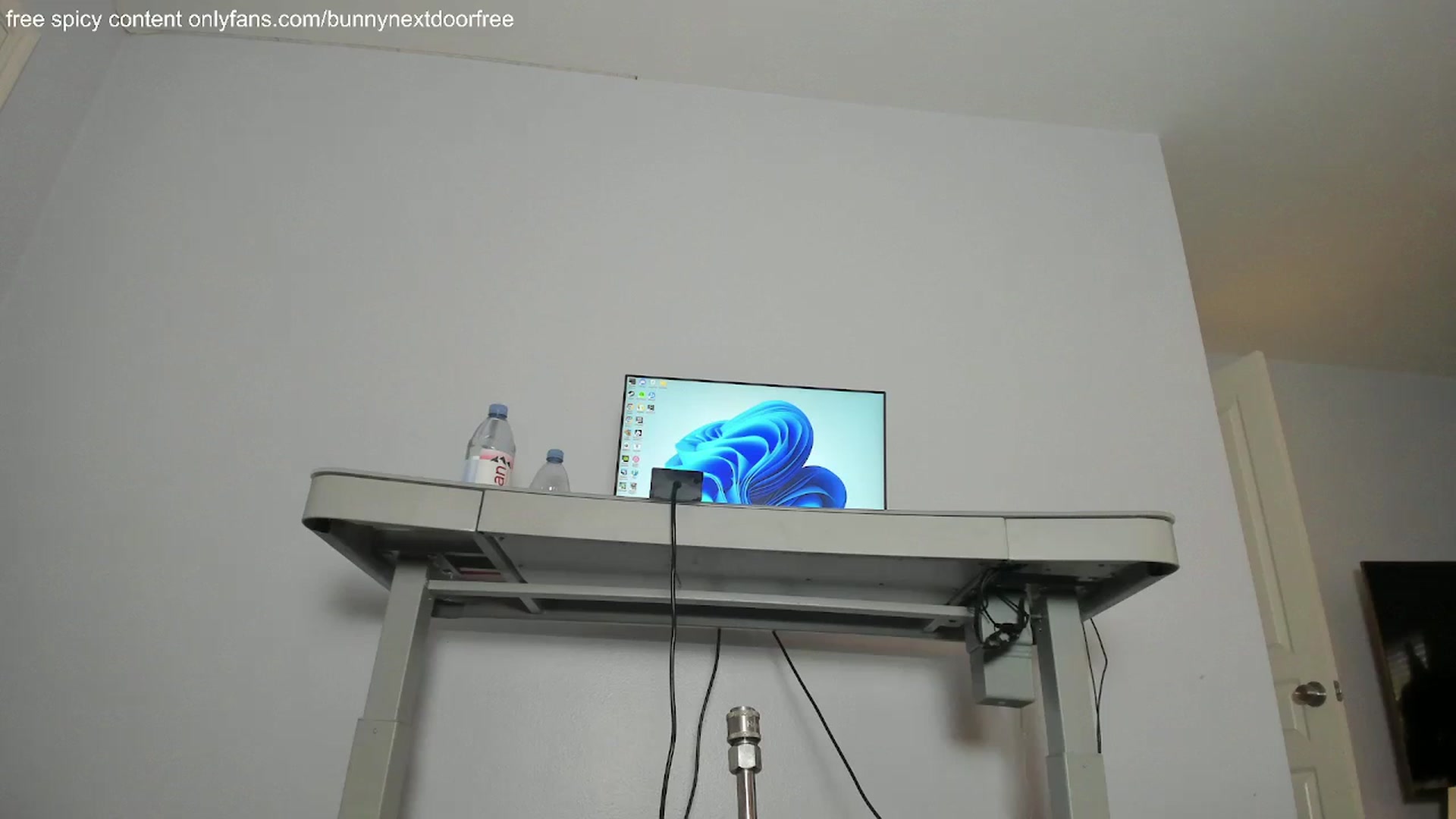 Gallery image thumbnail from BunnyNextDoor's myfreecams stream on, 04/11/2024, 16:19 image 7 of 20