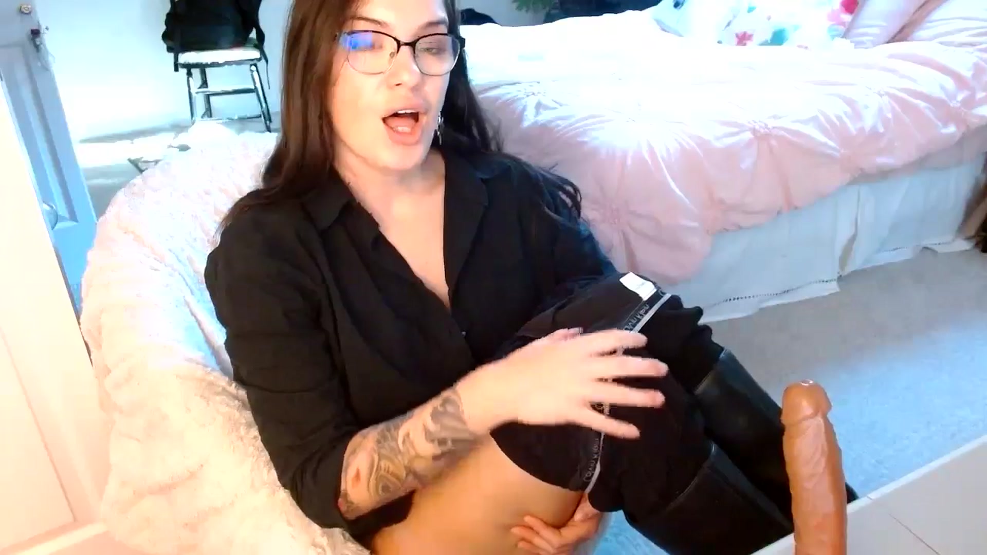 Gallery image thumbnail from BunnyNextDoor's myfreecams stream on, 10/15/2024, 14:44 image 14 of 20