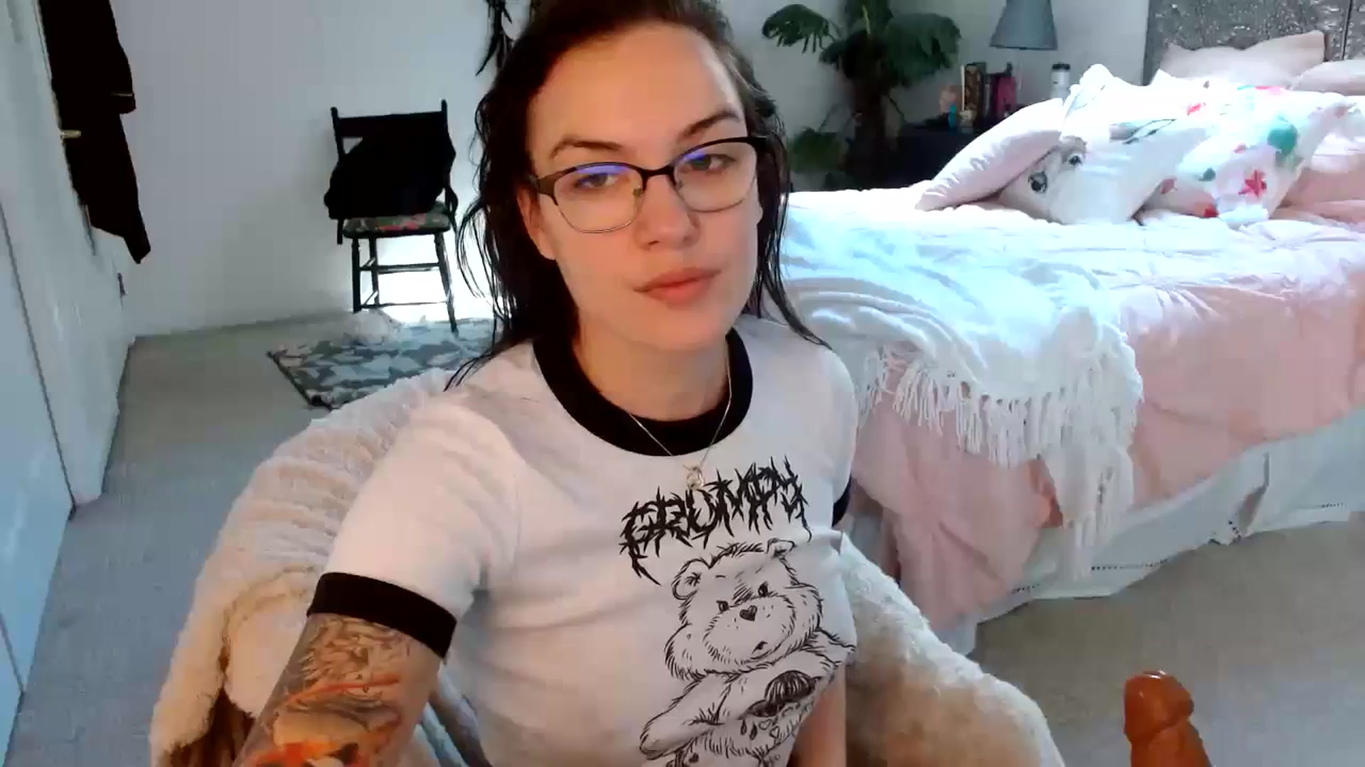 Gallery image thumbnail from BunnyNextDoor's myfreecams stream on, 10/17/2024, 15:38 image 1 of 20