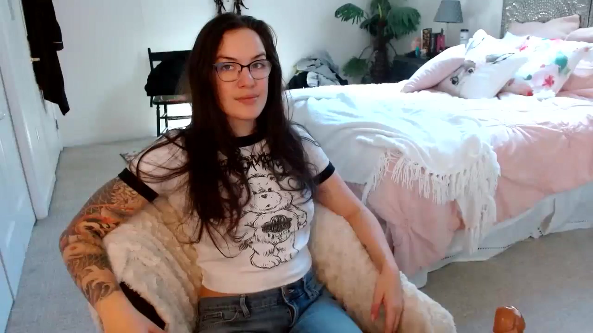 Gallery image thumbnail from BunnyNextDoor's myfreecams stream on, 10/17/2024, 15:38 image 13 of 20
