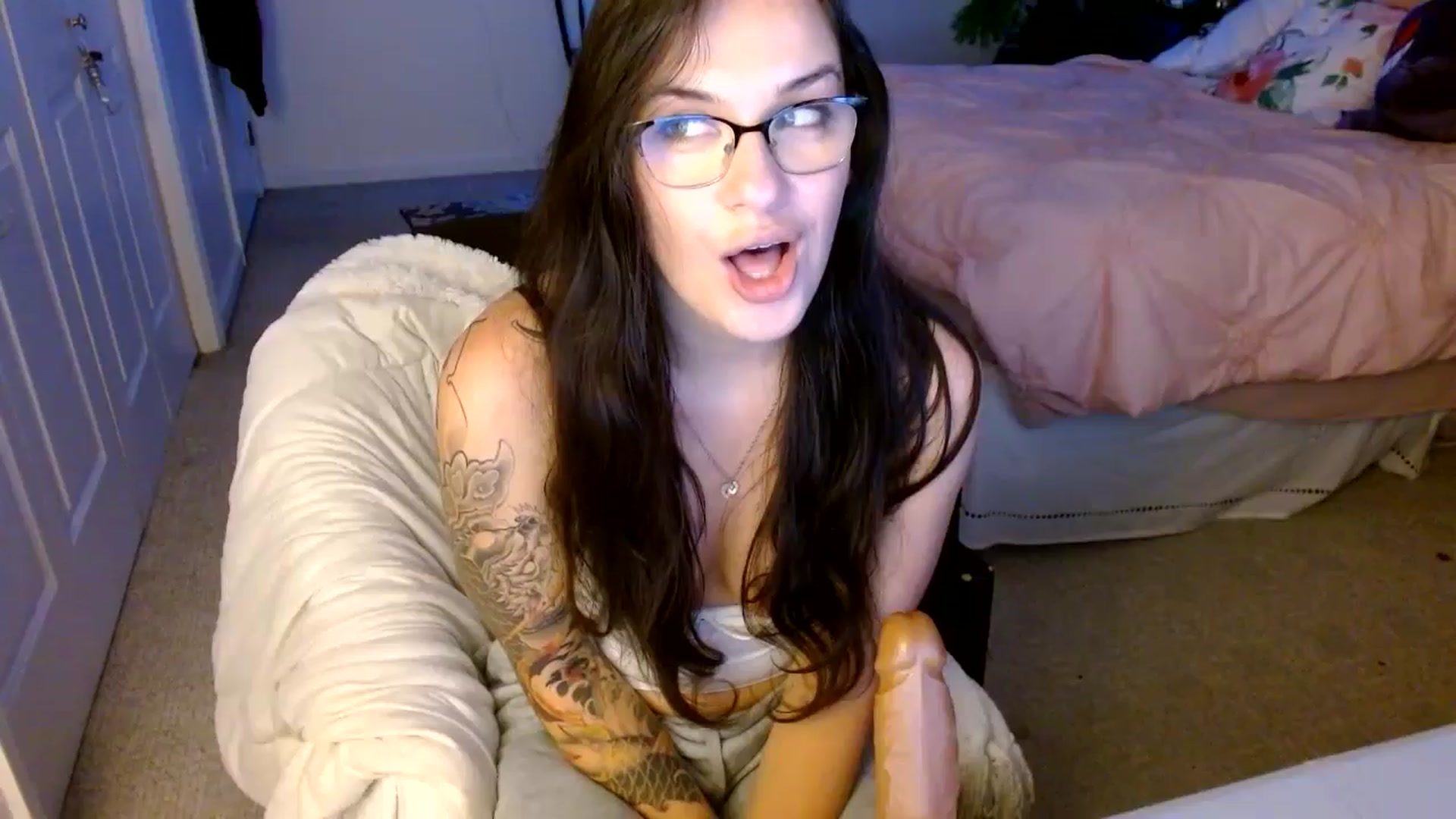 Gallery image thumbnail from BunnyNextDoor's myfreecams stream on, 11/08/2024, 03:44 image 3 of 20