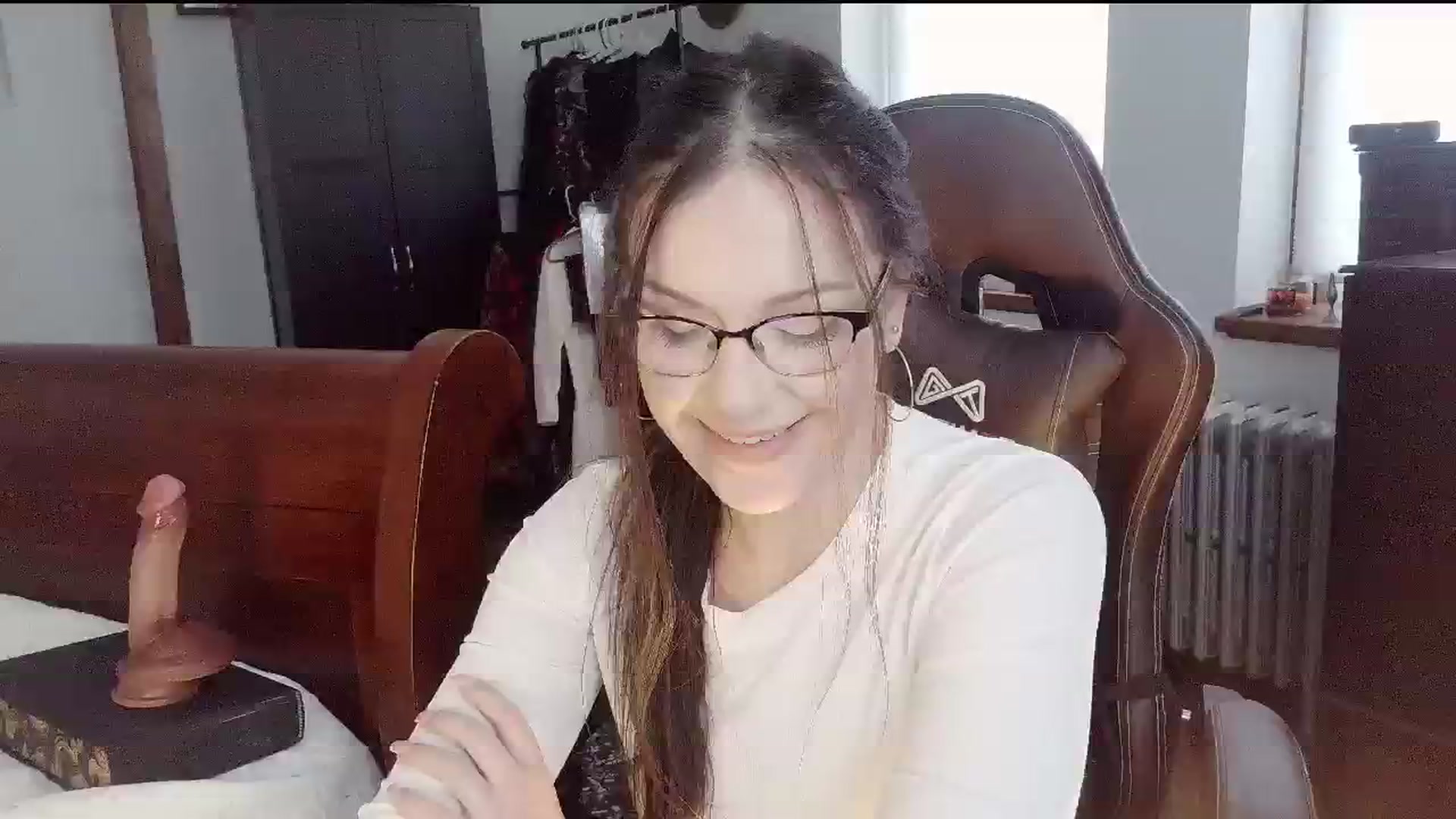 Gallery image thumbnail from BunnyNextDoor's myfreecams stream on, 12/05/2025, 18:50 image 18 of 20
