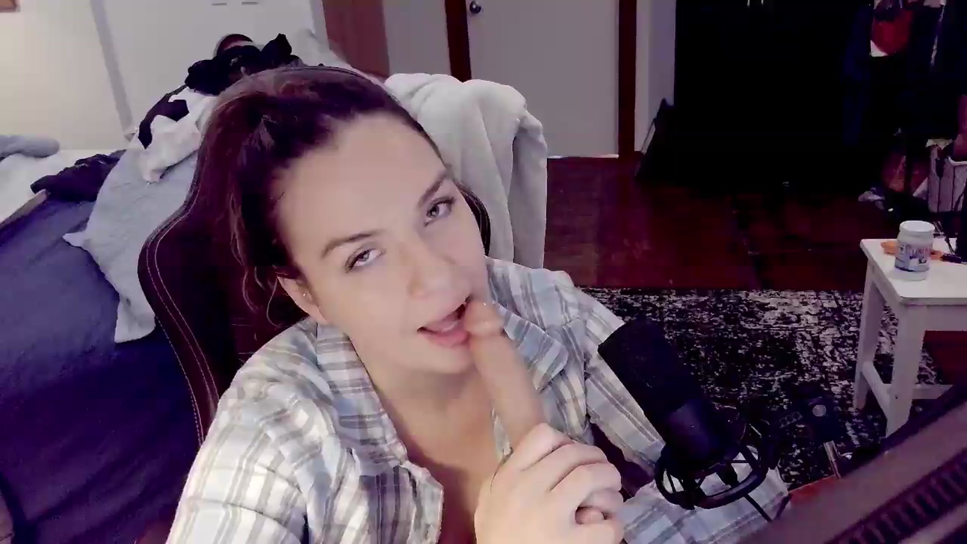 Gallery image thumbnail from BunnyNextDoor's myfreecams stream on, 05/29/2026, 24:00 image 15 of 20