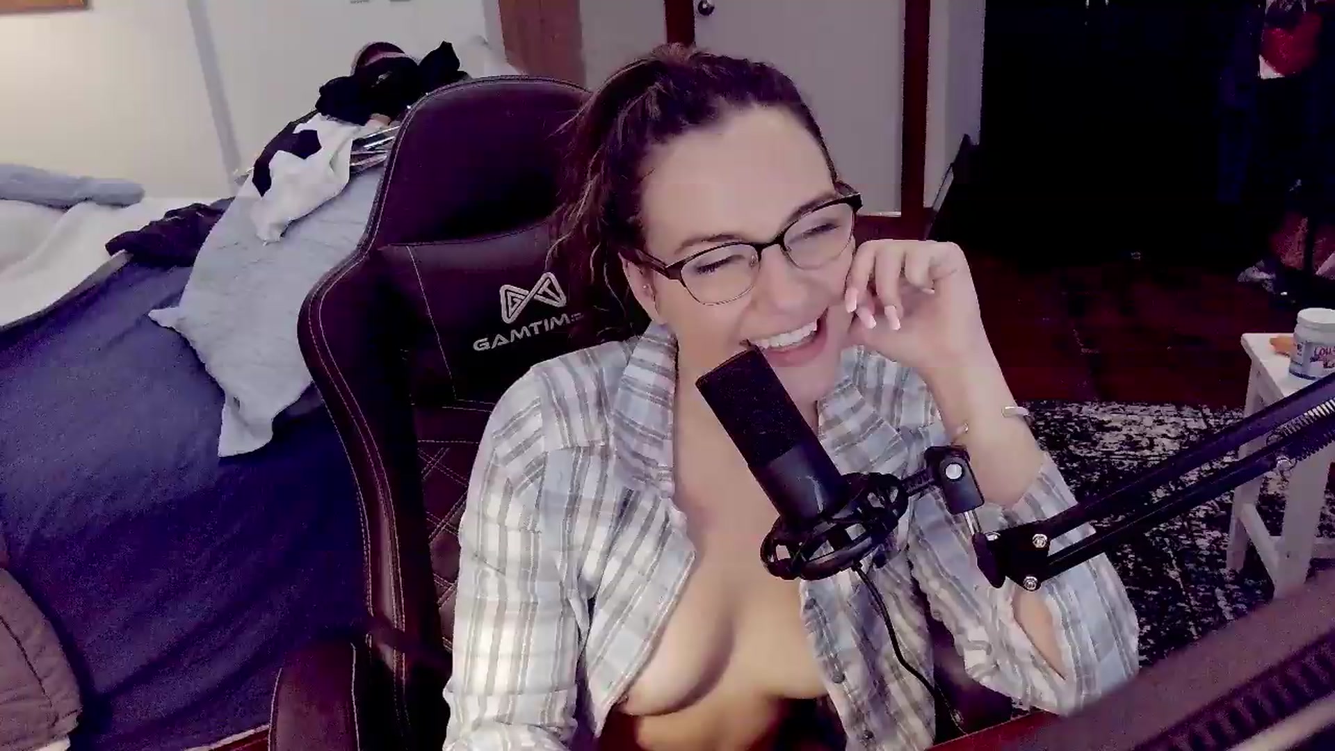 Gallery image thumbnail from BunnyNextDoor's myfreecams stream on, 05/29/2026, 24:00 image 3 of 20