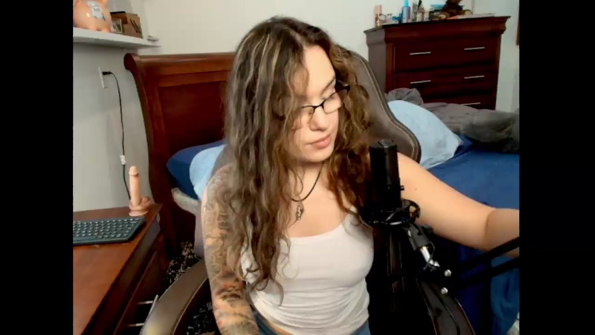 Gallery image thumbnail from BunnyNextDoor's myfreecams stream on, 06/18/2026, 18:37 image 4 of 20