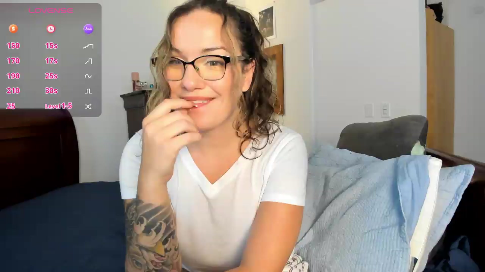 Gallery image thumbnail from BunnyNextDoor's myfreecams stream on, 08/05/2026, 17:32 image 1 of 20
