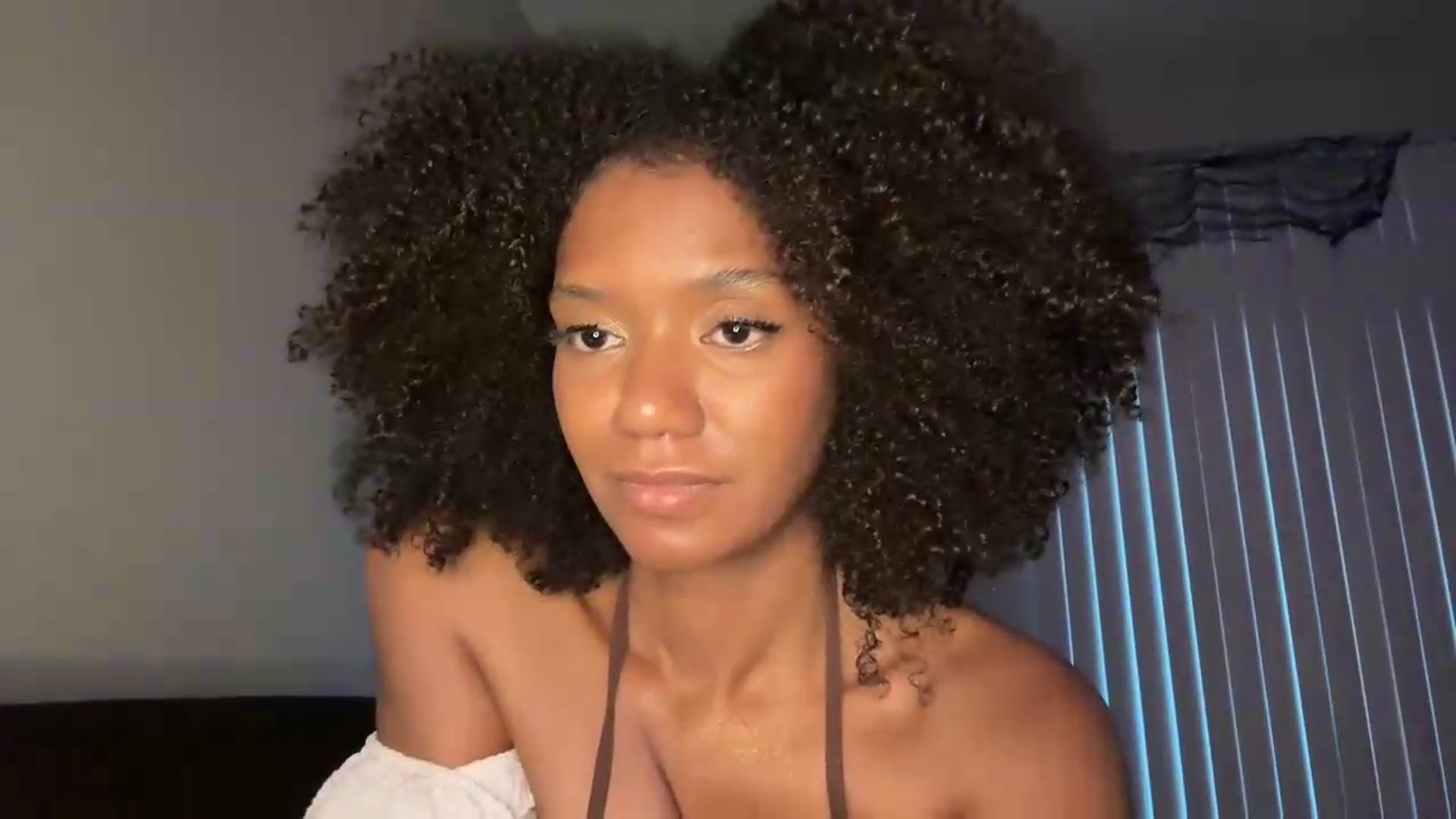 Gallery image thumbnail from BunnyX's myfreecams stream on, 07/19/2026, 02:19 image 15 of 20