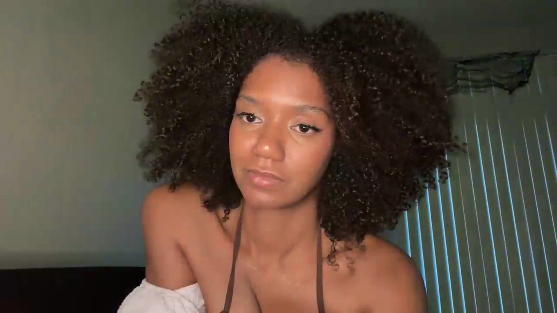 Gallery image thumbnail from BunnyX's myfreecams stream on, 07/19/2026, 02:19 image 14 of 20