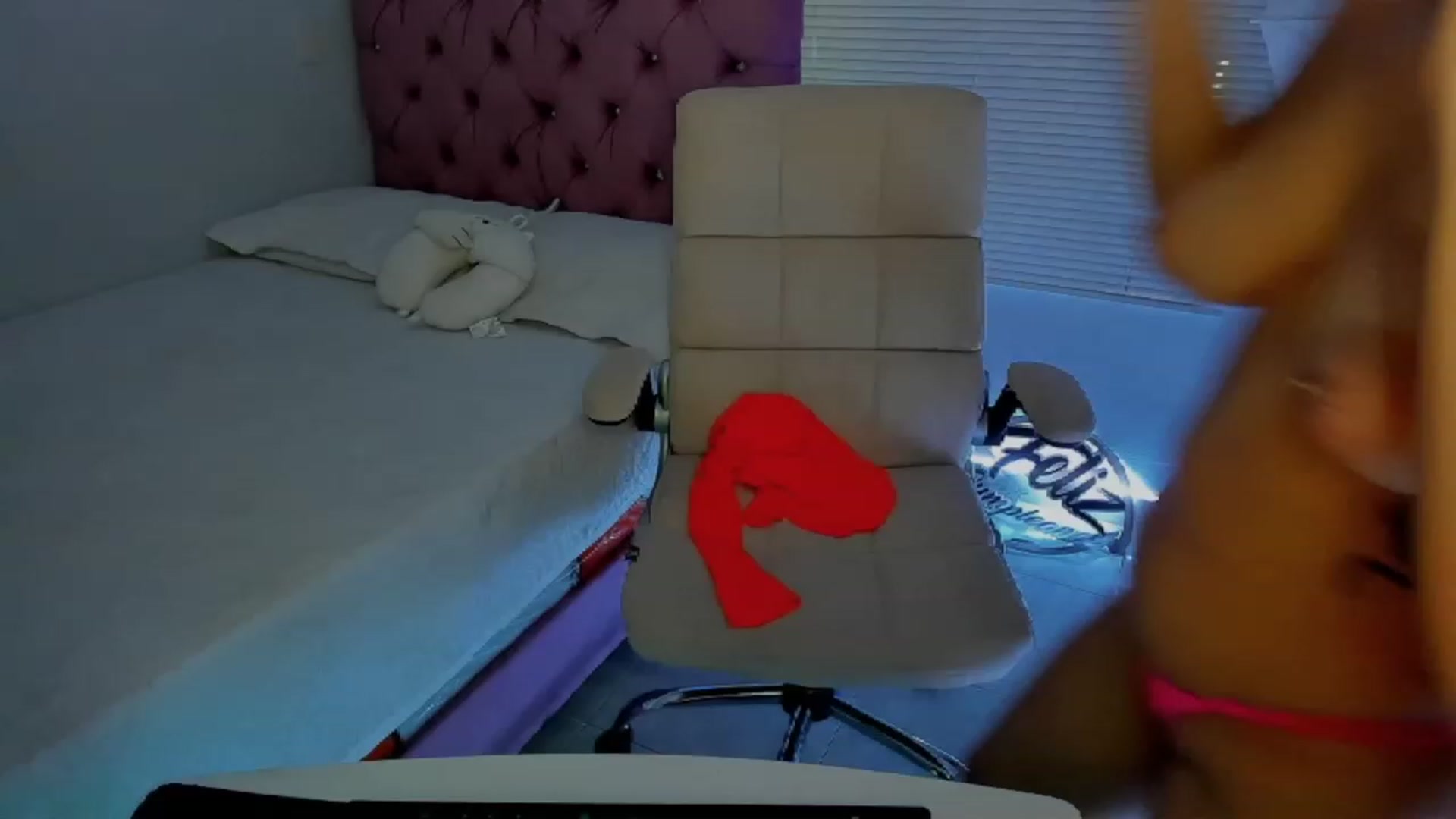 Gallery image thumbnail from Bunny__x's myfreecams stream on, 03/22/2023, 05:37 image 6 of 20