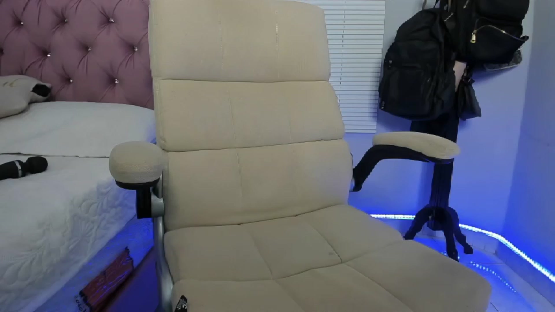 Gallery image thumbnail from Bunny__x's myfreecams stream on, 04/13/2023, 06:59 image 6 of 20