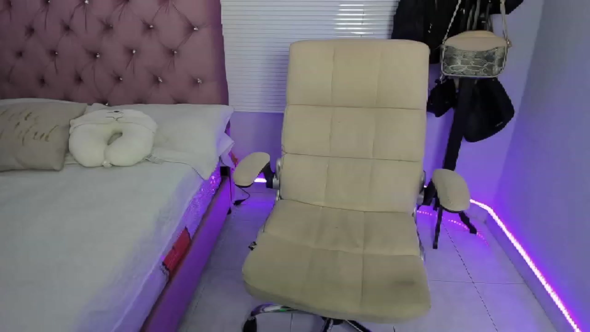 Gallery image thumbnail from Bunny__x's myfreecams stream on, 05/03/2023, 07:06 image 19 of 20