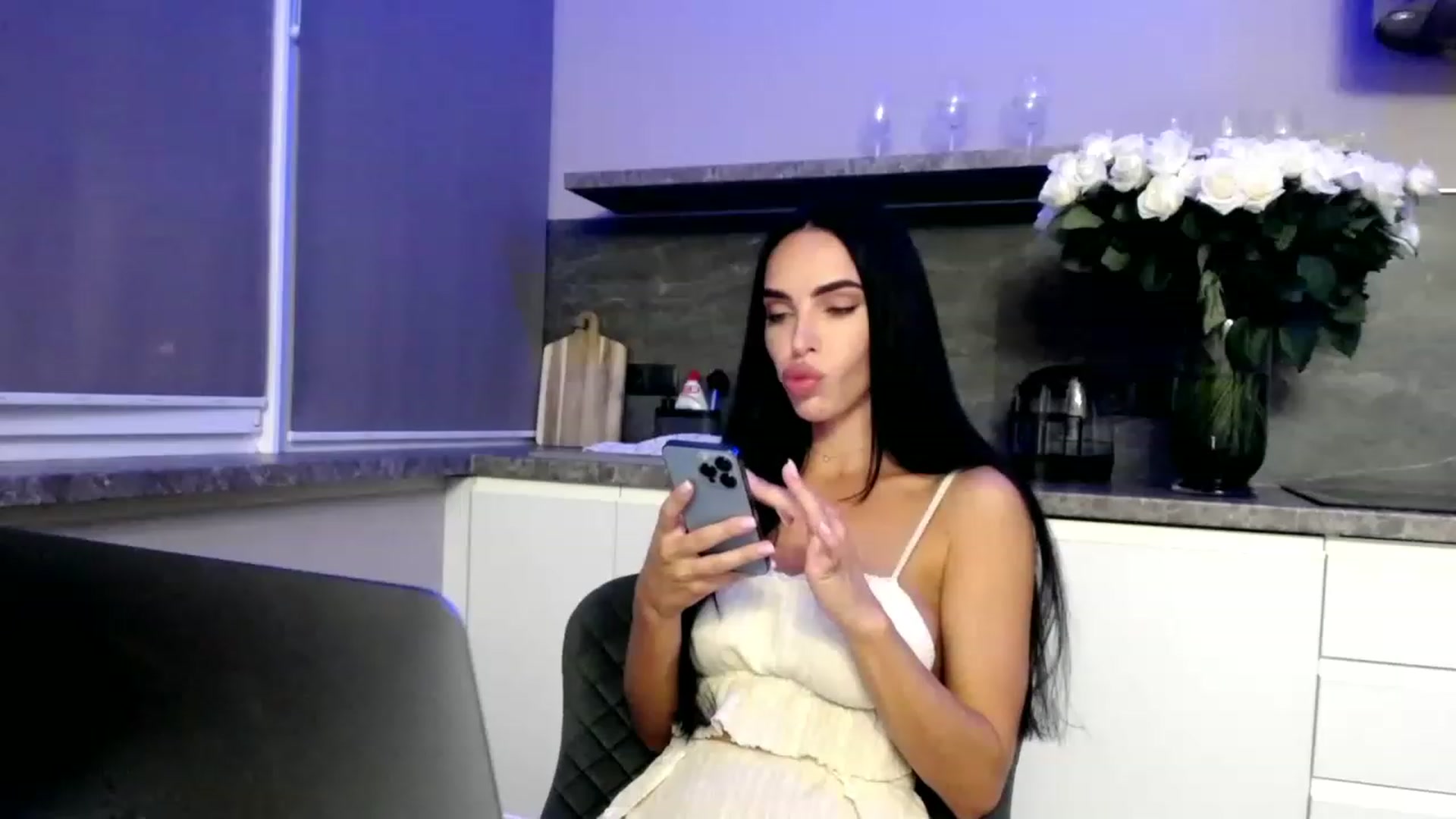 Gallery image thumbnail from Bunny_jr's myfreecams stream on, 06/28/2023, 19:08 image 3 of 20