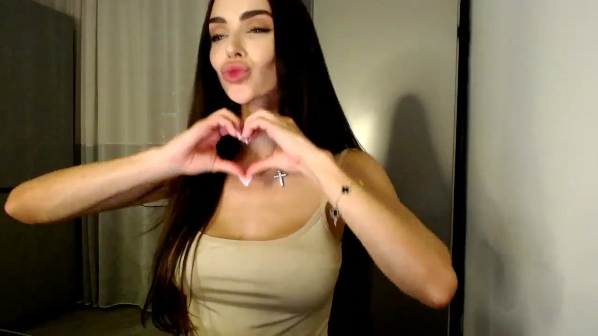 Gallery image thumbnail from Bunny_jr's myfreecams stream on, 08/17/2024, 19:46 image 16 of 20