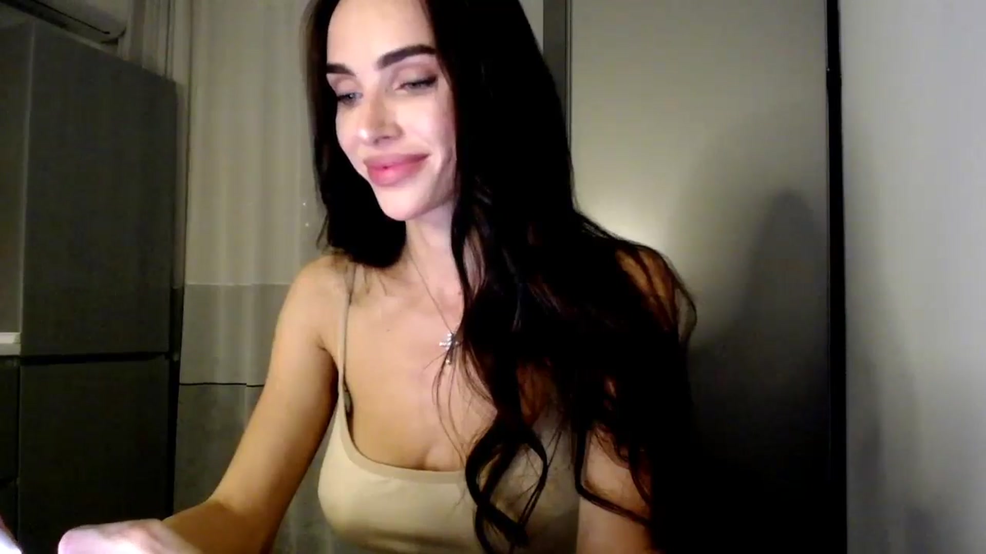 Gallery image thumbnail from Bunny_jr's myfreecams stream on, 10/13/2024, 20:04 image 5 of 20