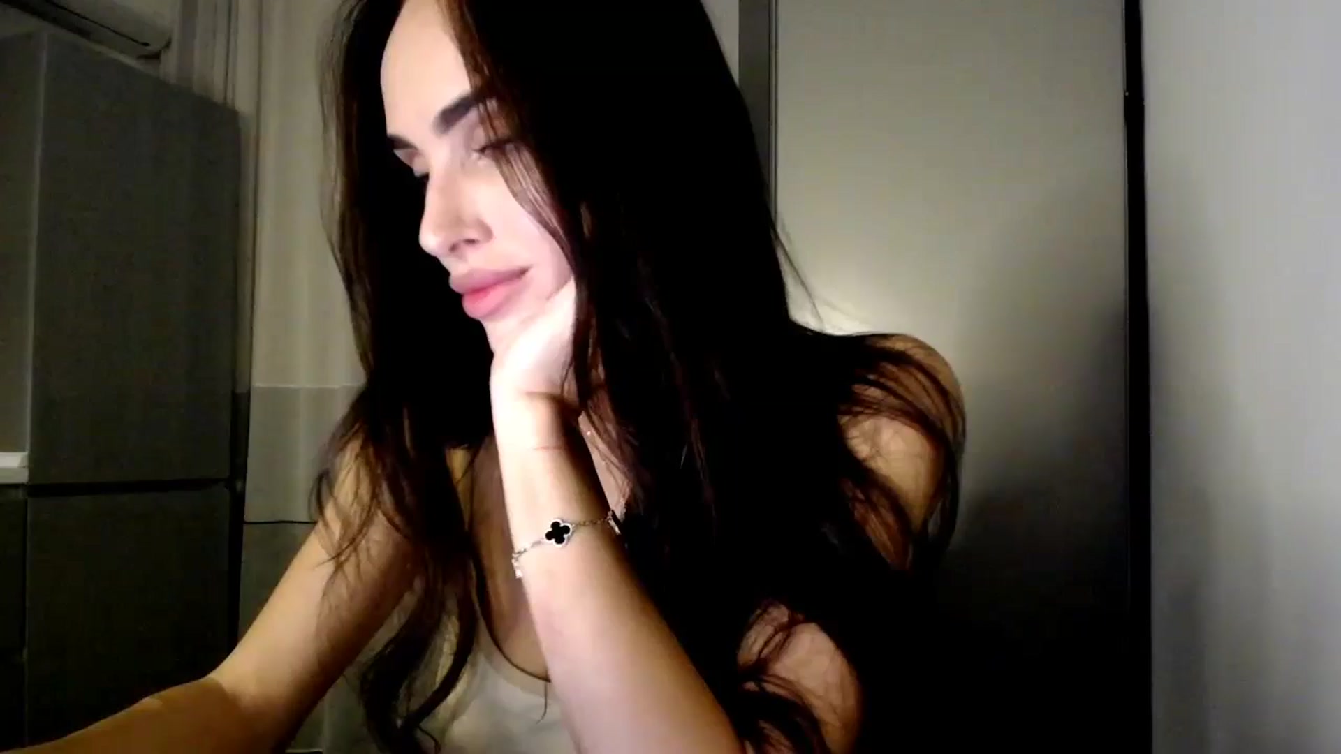 Gallery image thumbnail from Bunny_jr's myfreecams stream on, 10/13/2024, 20:04 image 9 of 20