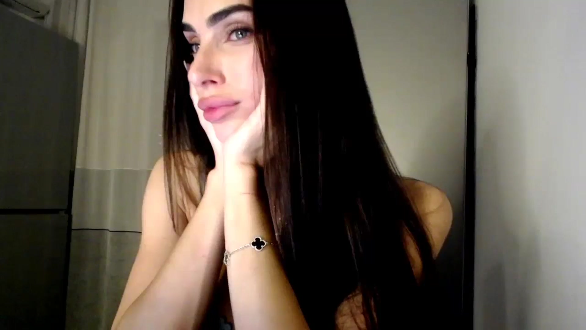 Gallery image thumbnail from Bunny_jr's myfreecams stream on, 10/16/2024, 20:44 image 7 of 20