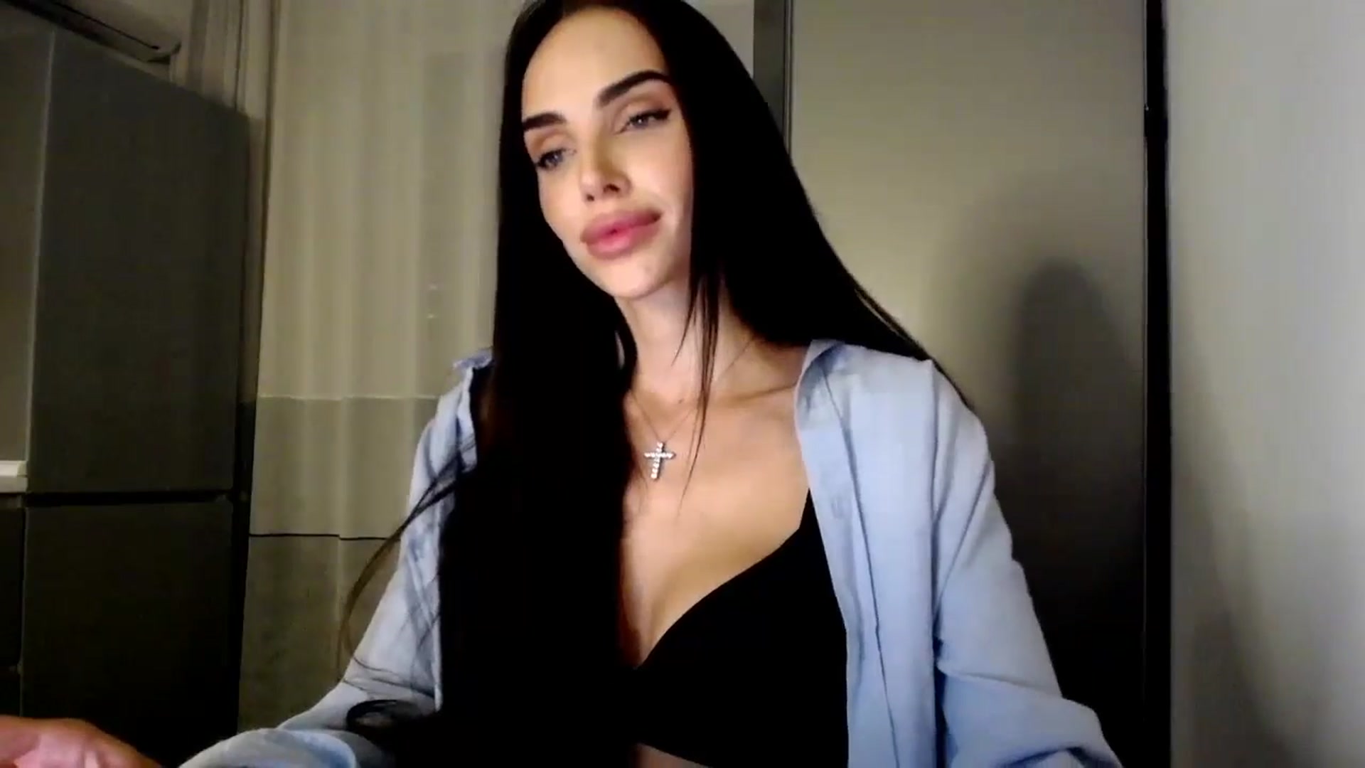 Gallery image thumbnail from Bunny_jr's myfreecams stream on, 10/22/2024, 19:20 image 2 of 20