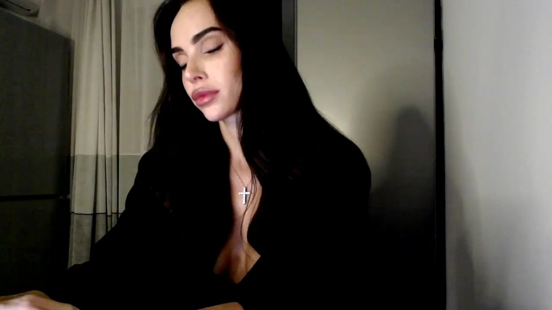 Gallery image thumbnail from Bunny_jr's myfreecams stream on, 11/04/2024, 21:11 image 16 of 20