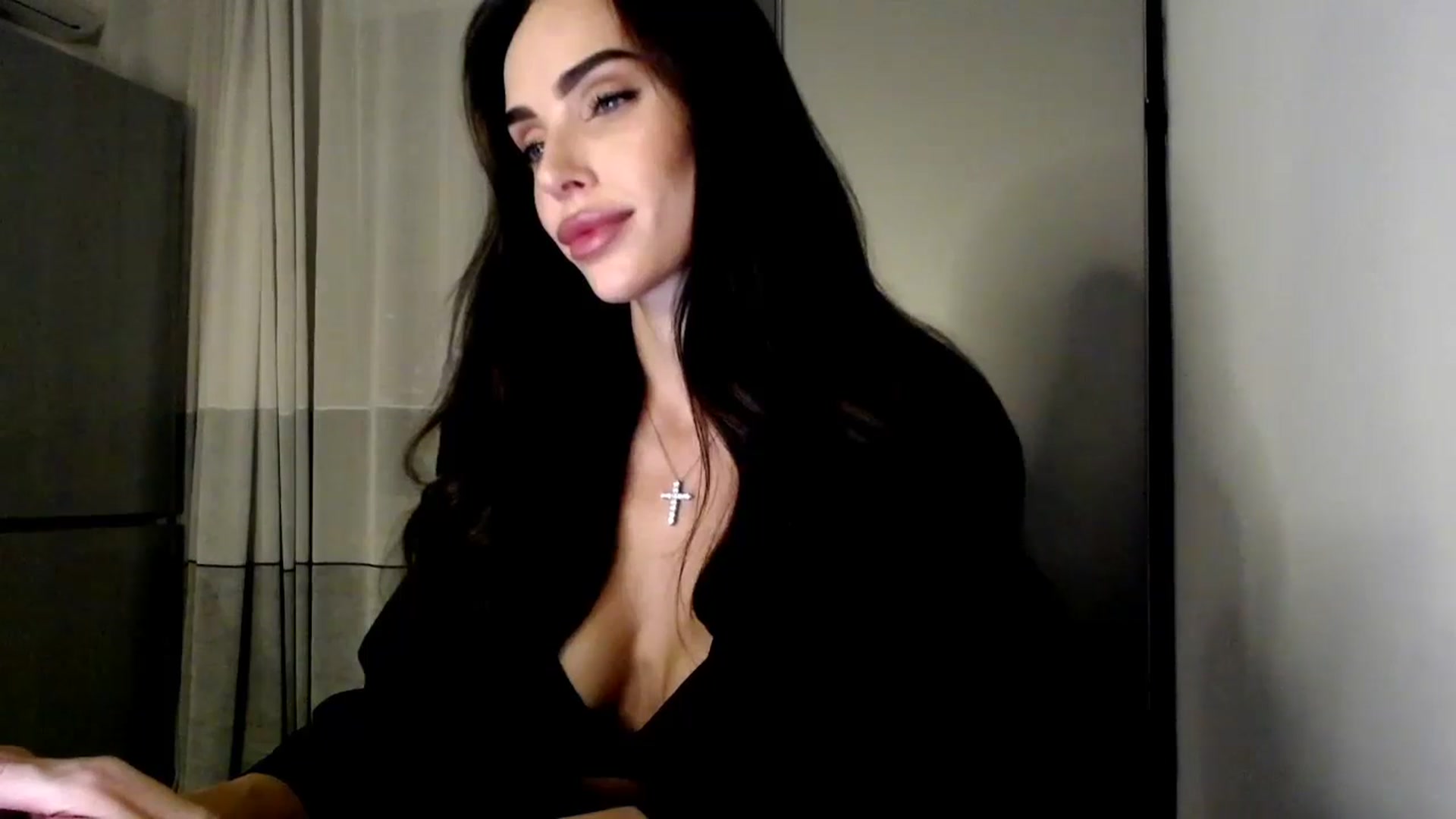 Gallery image thumbnail from Bunny_jr's myfreecams stream on, 11/04/2024, 21:11 image 14 of 20