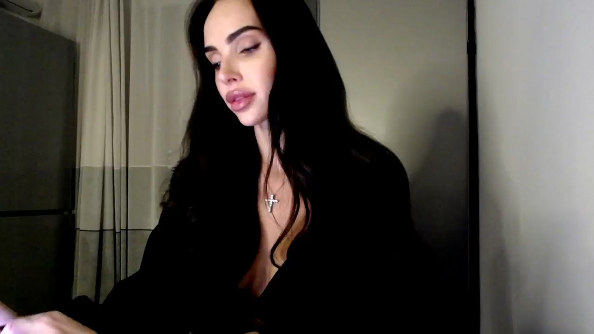 Gallery image thumbnail from Bunny_jr's myfreecams stream on, 11/04/2024, 21:11 image 8 of 20