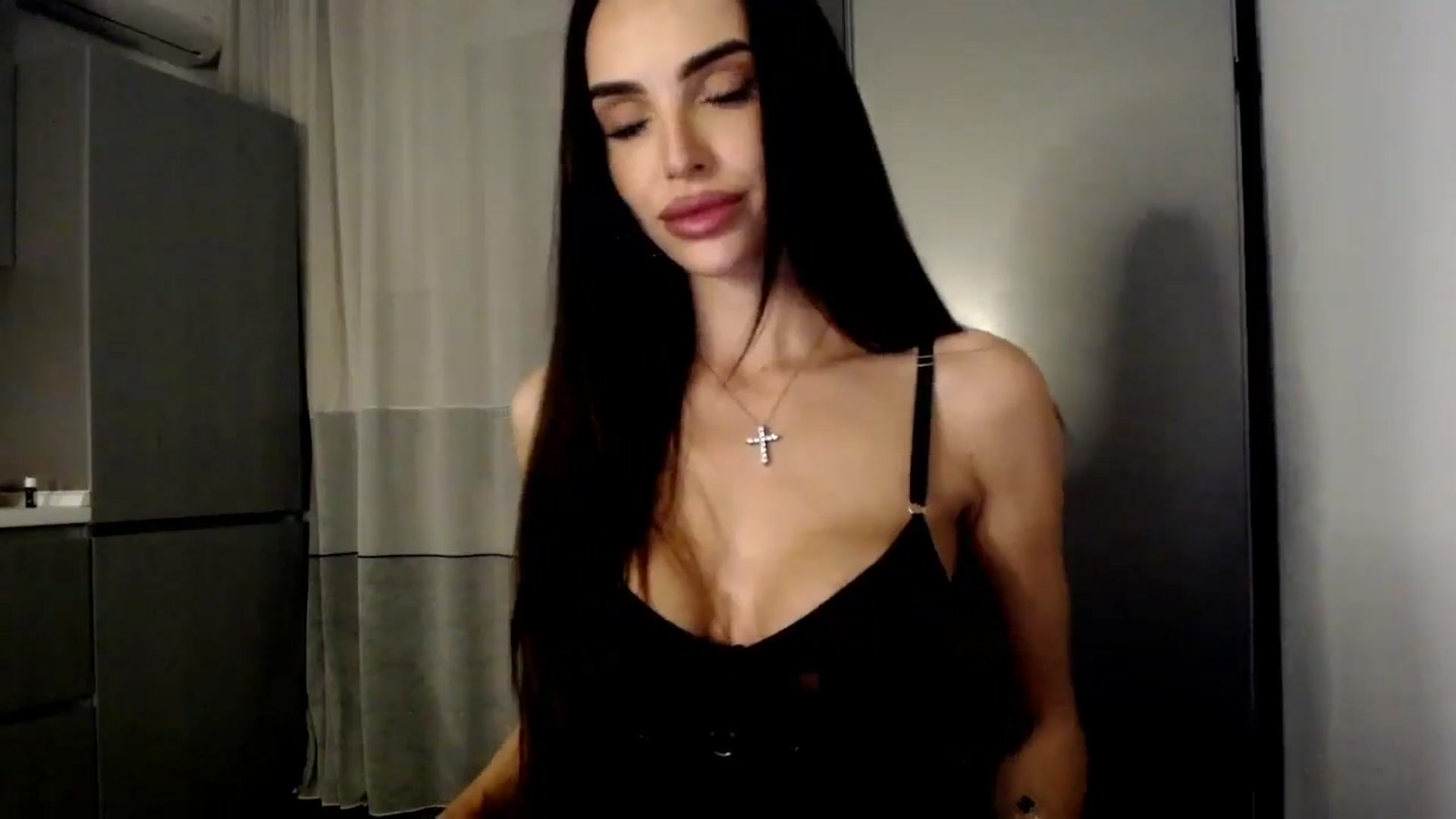 Gallery image thumbnail from Bunny_jr's myfreecams stream on, 12/03/2024, 22:17 image 6 of 20